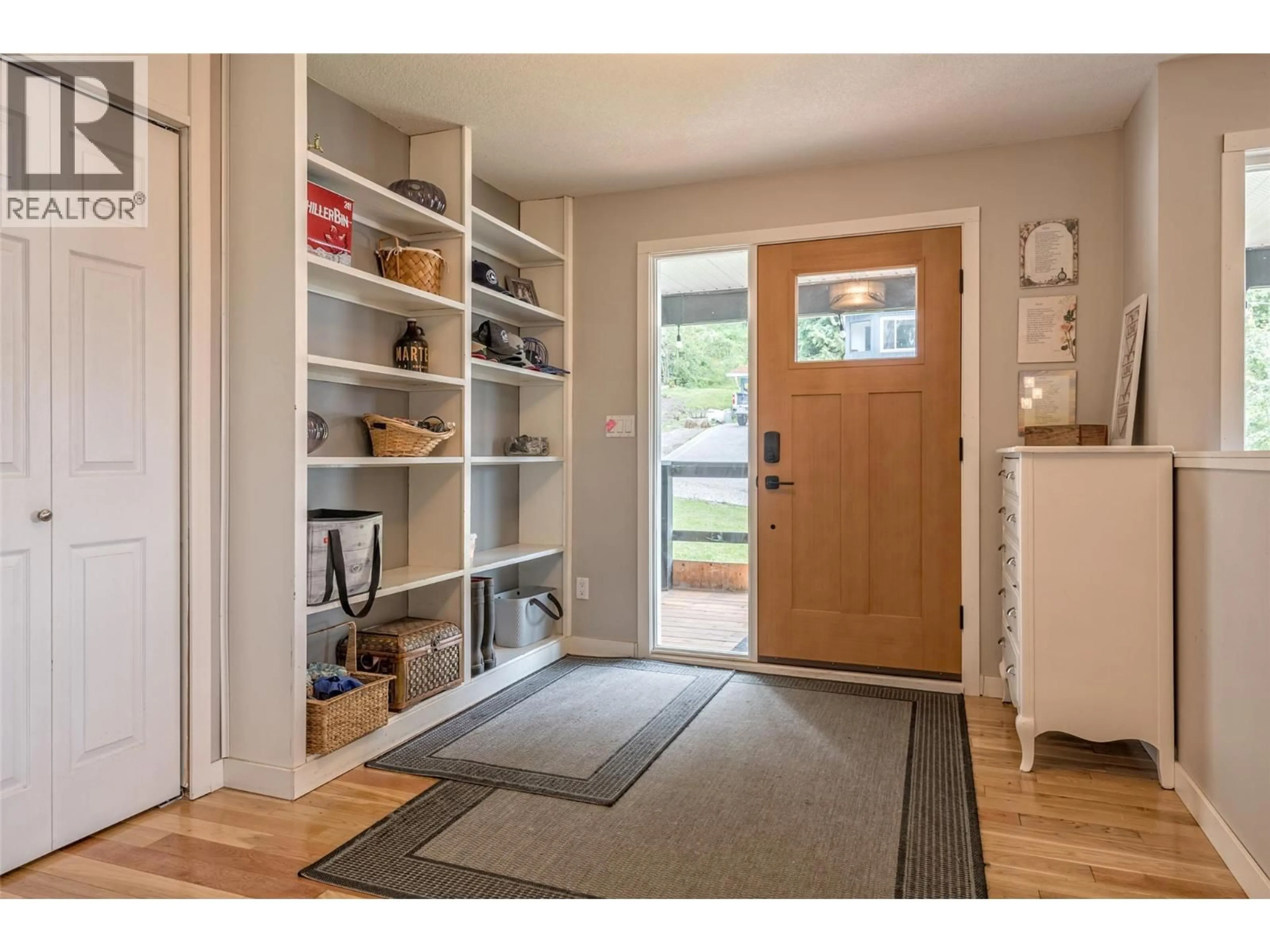 Indoor entryway for 3286 UPPER MCLEOD ROAD, Spallumcheen British Columbia V4Y0S6