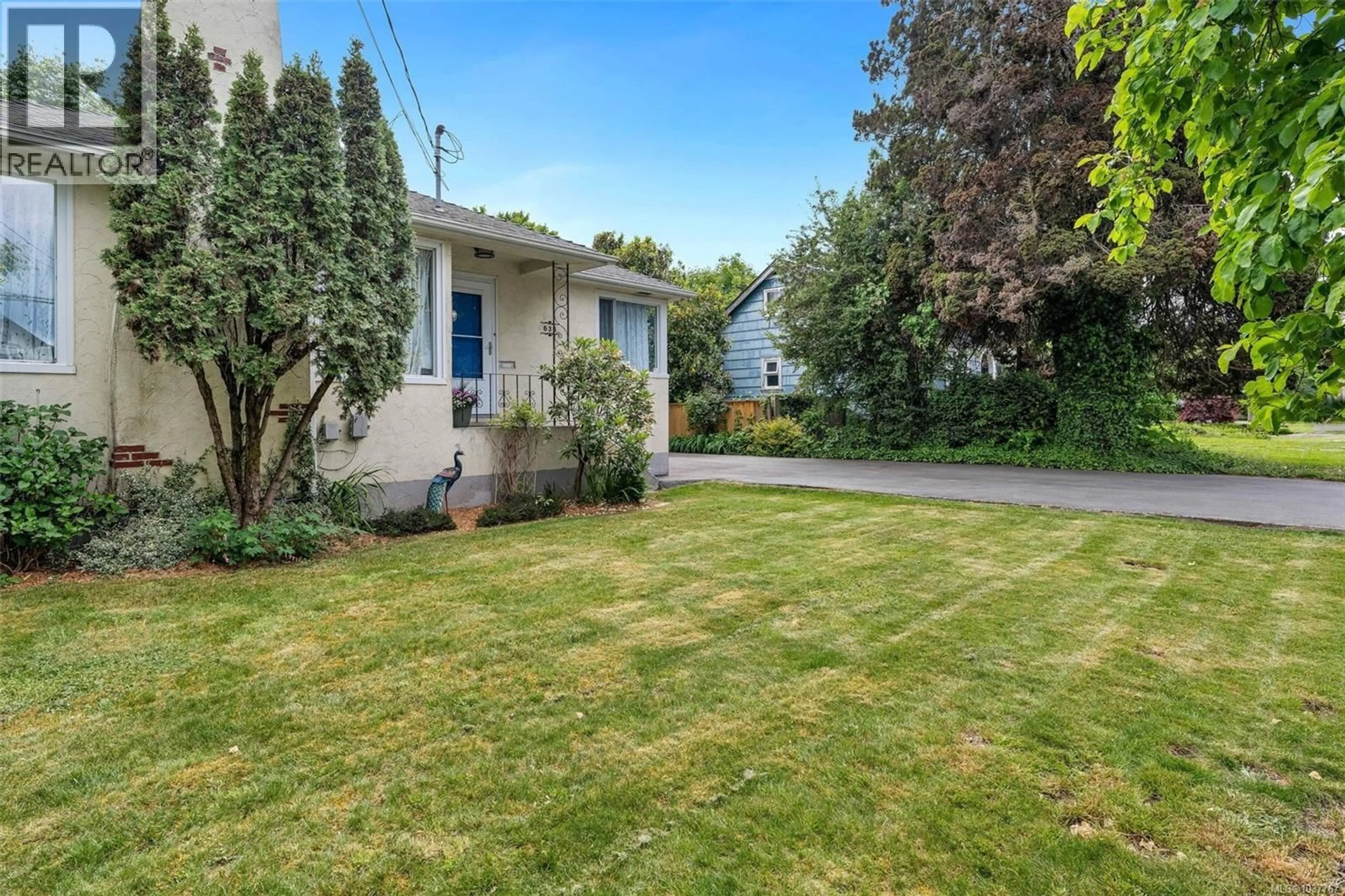 A pic from outside/outdoor area/front of a property/back of a property/a pic from drone, street for 636 CORONATION AVENUE, Duncan British Columbia V9L2V2