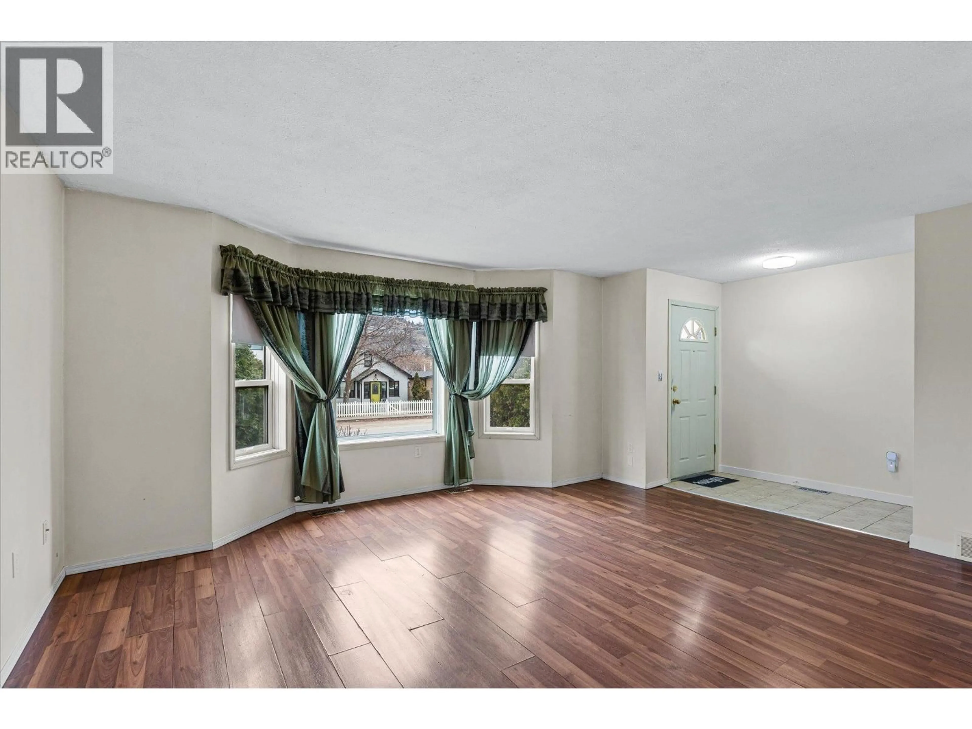 A pic of a room for 923 FULLER AVENUE, Kelowna British Columbia V1Y6X5