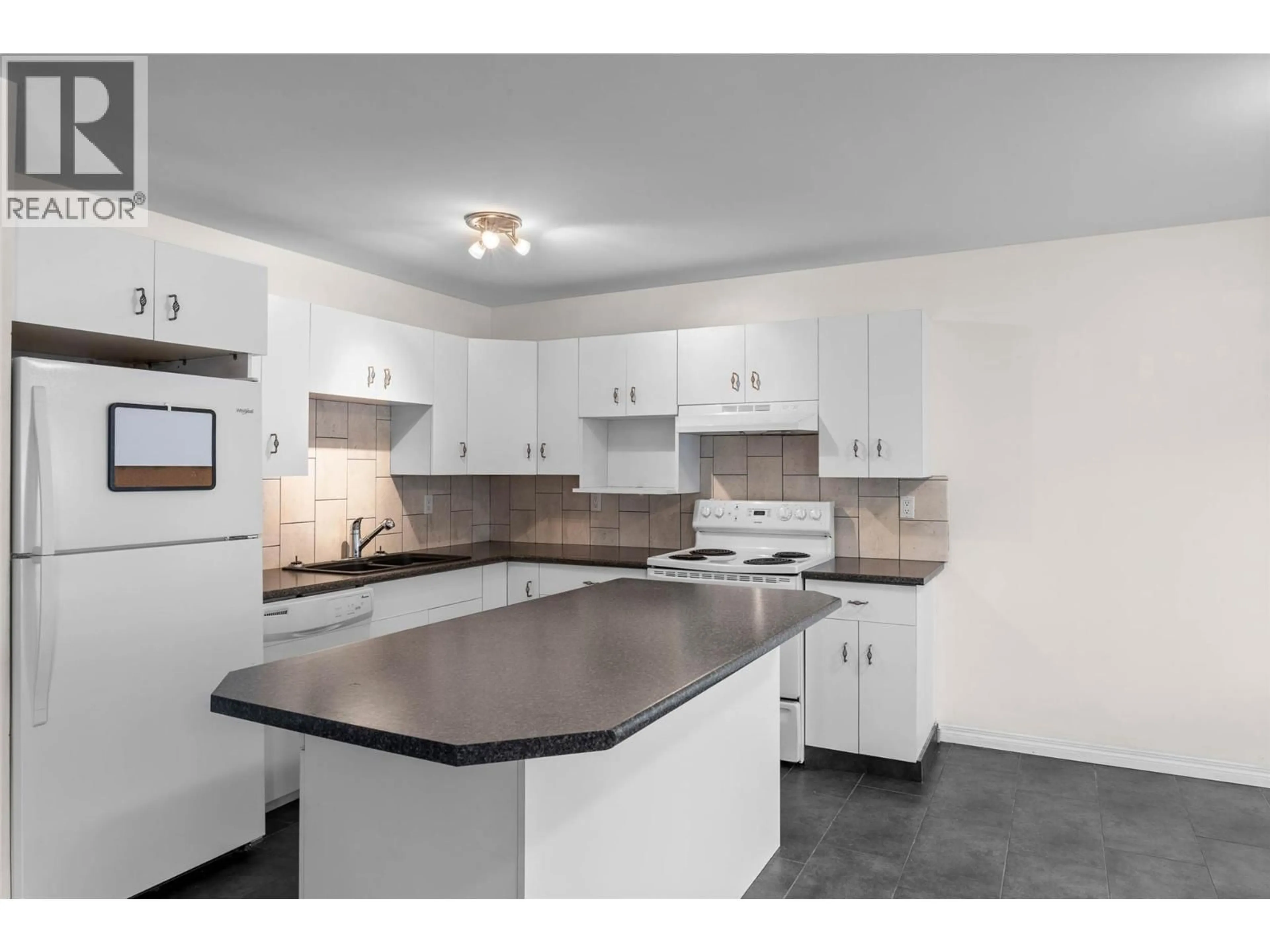 Standard kitchen, unknown for 364 WADDINGTON DRIVE, Kamloops British Columbia V2E1M5