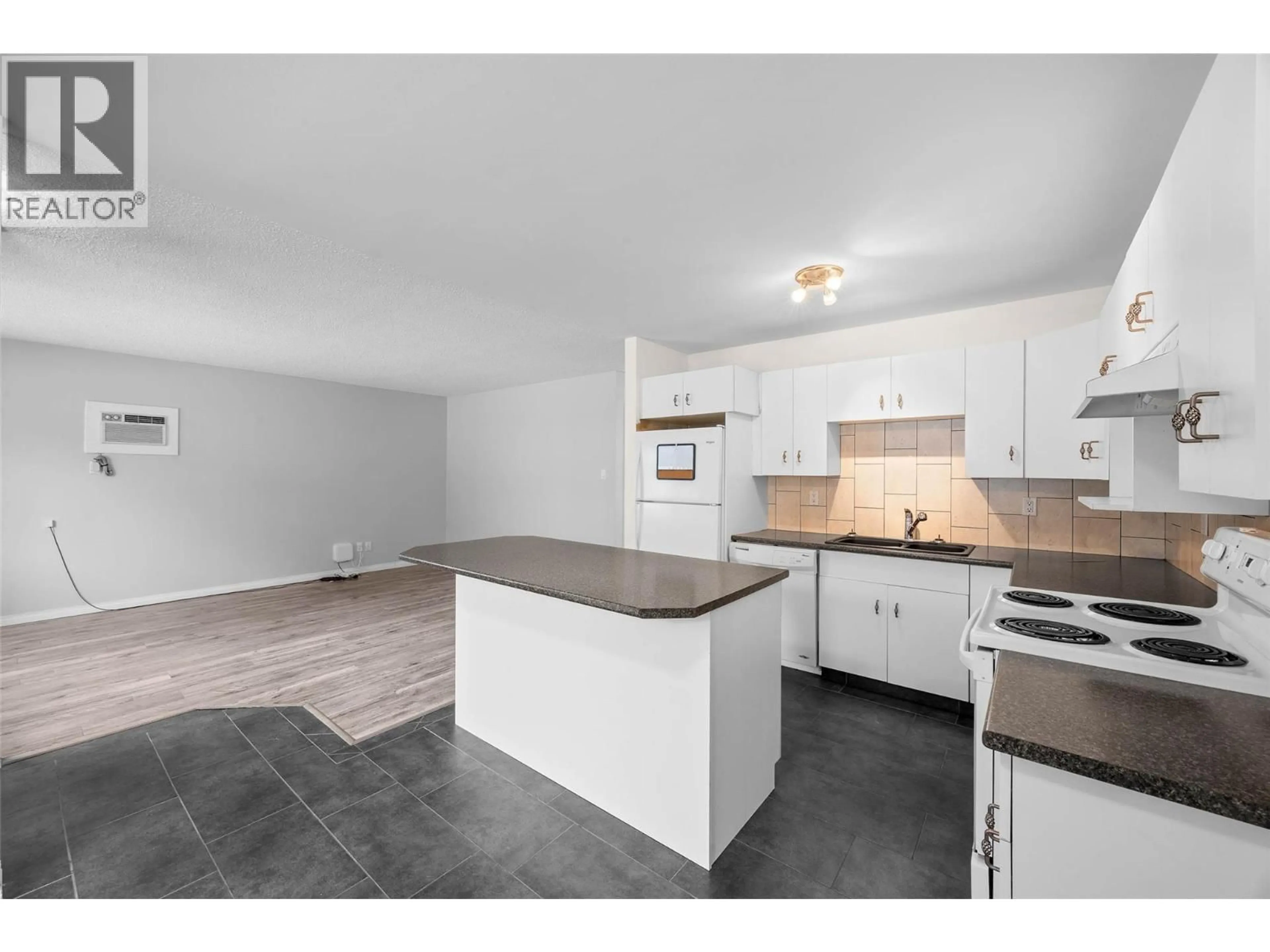 Open concept kitchen, unknown for 364 WADDINGTON DRIVE, Kamloops British Columbia V2E1M5