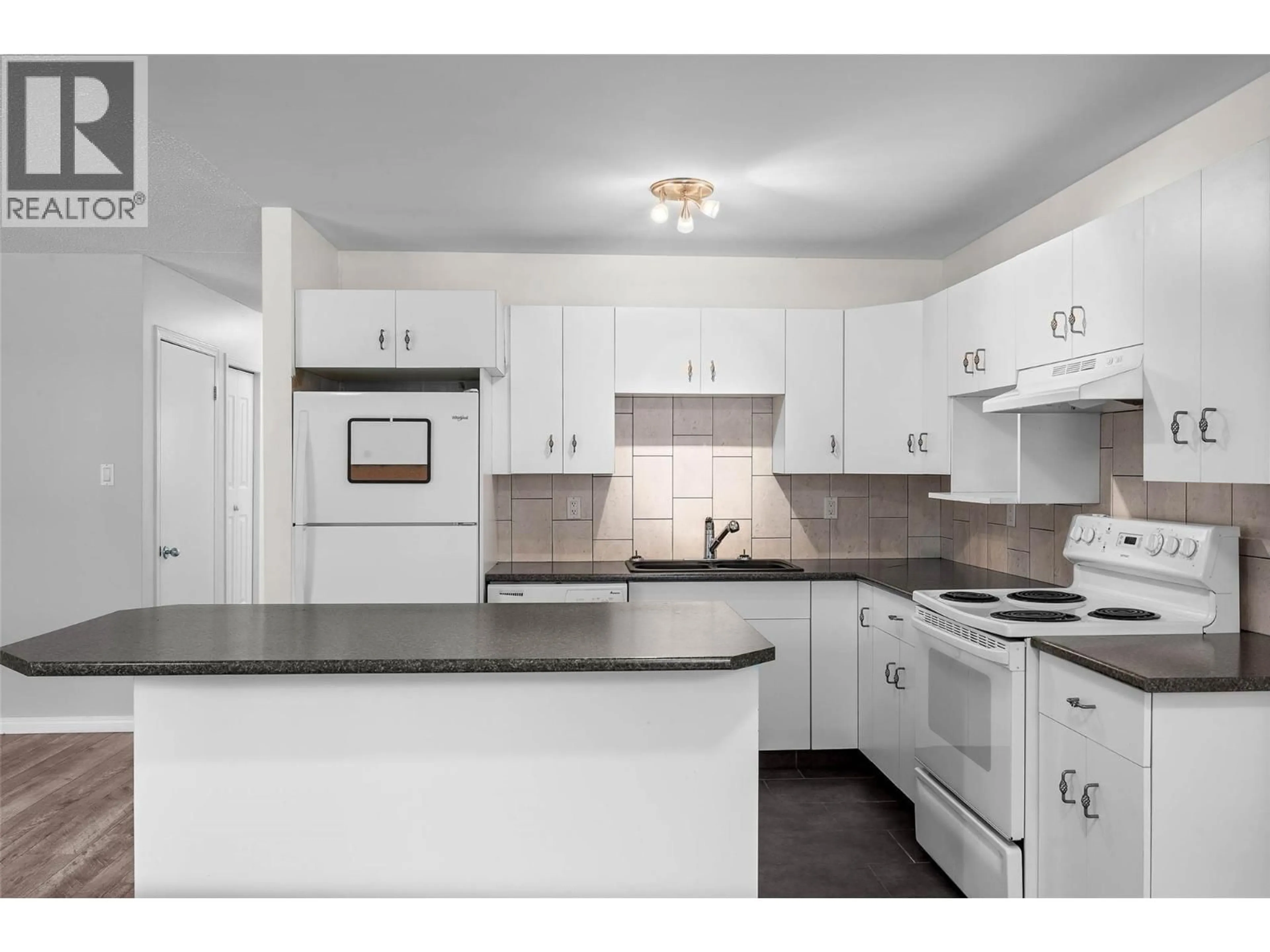 Standard kitchen, unknown for 364 WADDINGTON DRIVE, Kamloops British Columbia V2E1M5