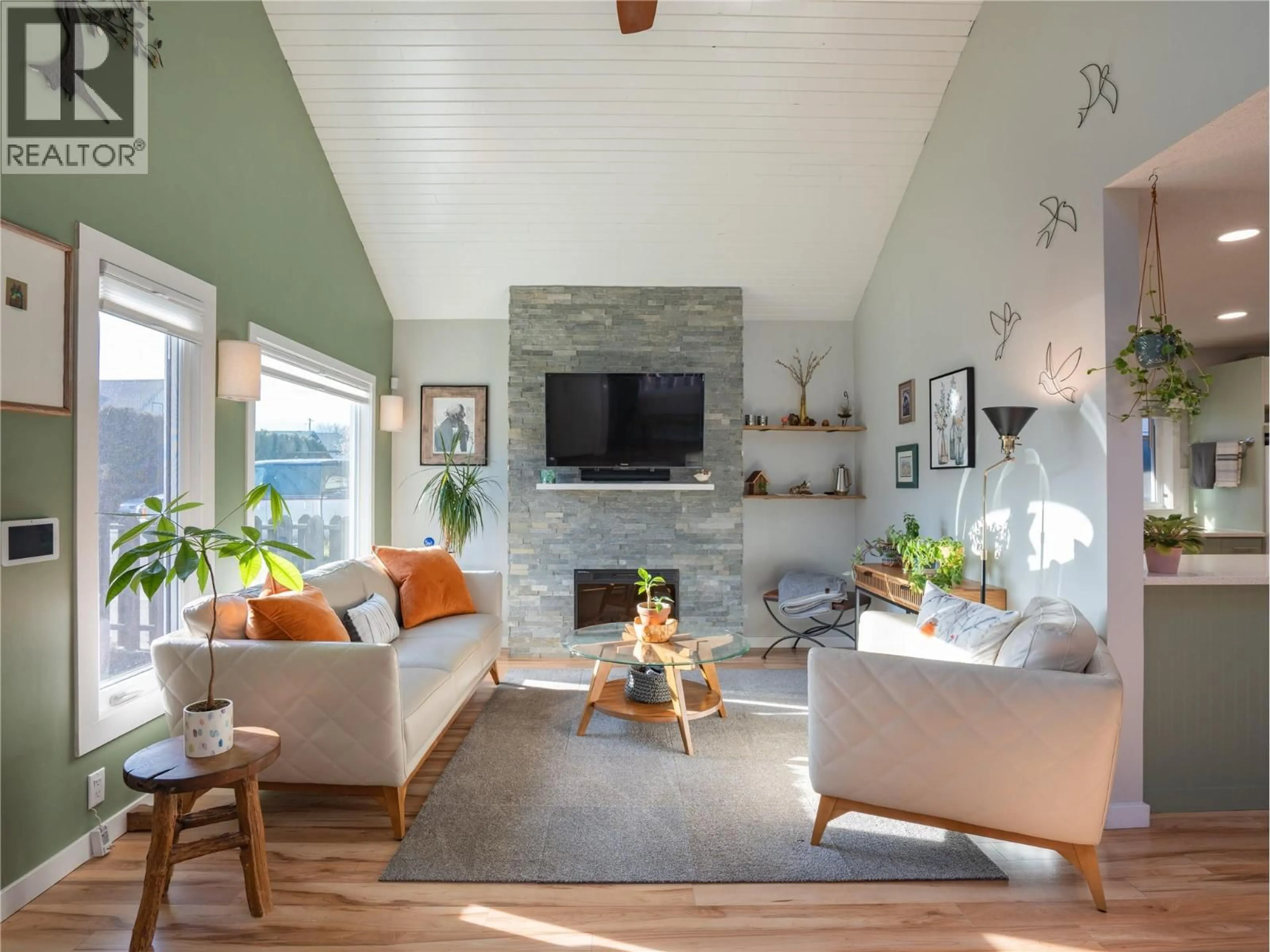 Living room with furniture, unknown for 505 RENE AVENUE, Penticton British Columbia V2A1P1