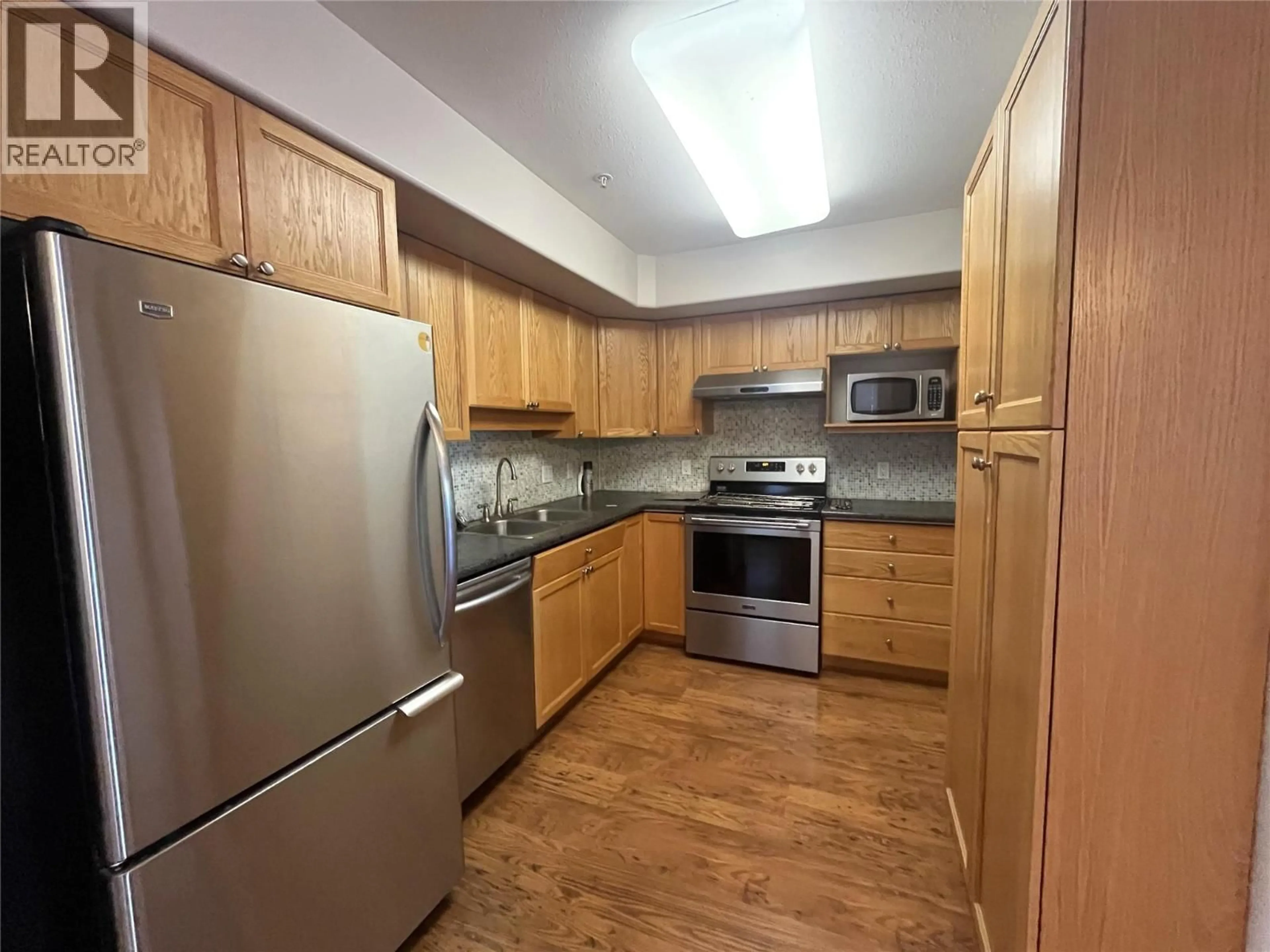 Standard kitchen, unknown for 107 - 860 NICOLANI DRIVE, Kamloops British Columbia V2B5B3