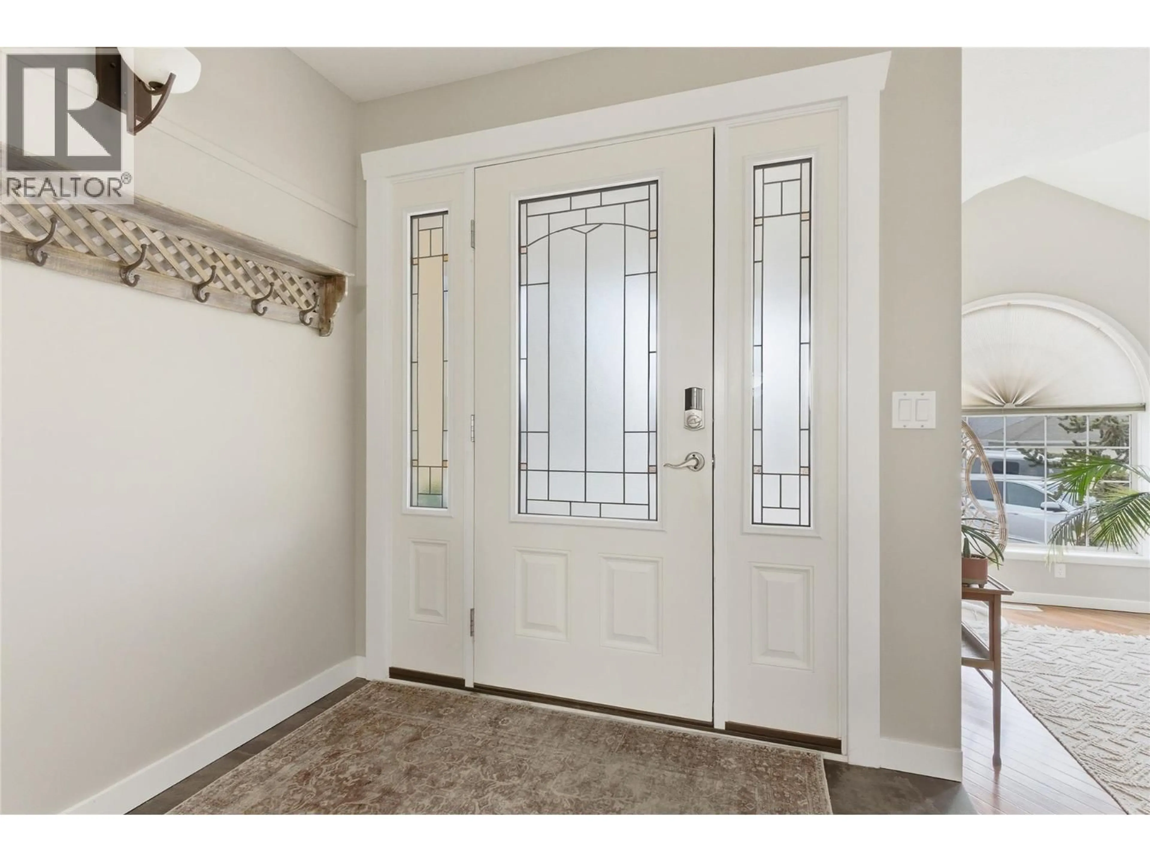 Indoor entryway for 910 HEATHERTON COURT, Kamloops British Columbia V1S1P9