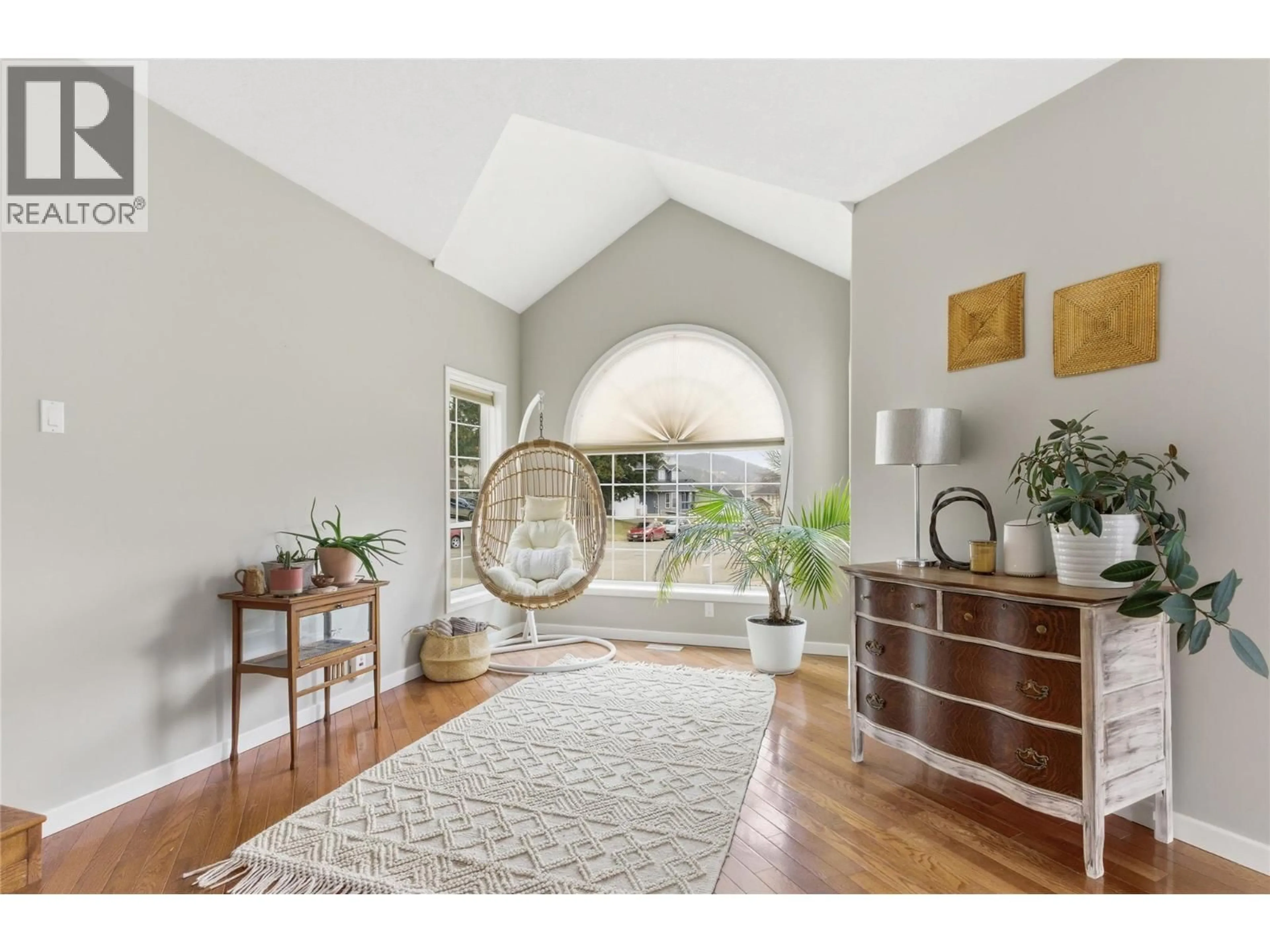 Indoor entryway for 910 HEATHERTON COURT, Kamloops British Columbia V1S1P9