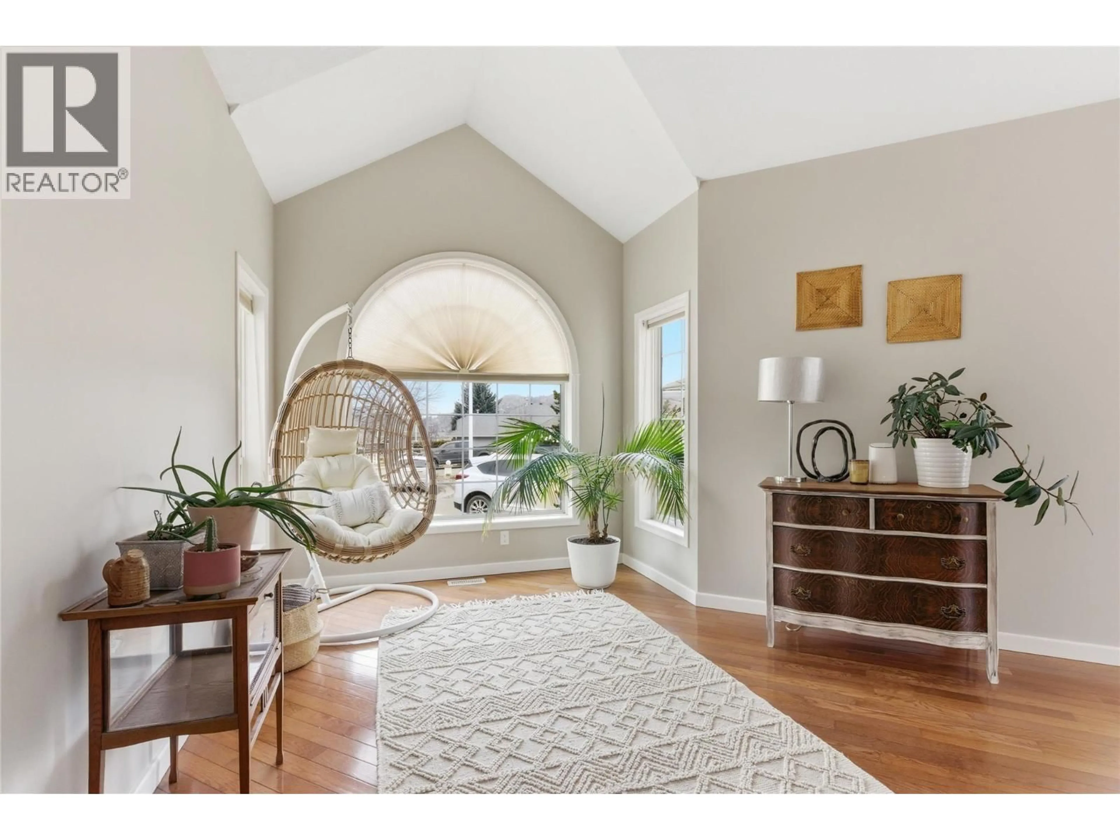 Indoor entryway for 910 HEATHERTON COURT, Kamloops British Columbia V1S1P9