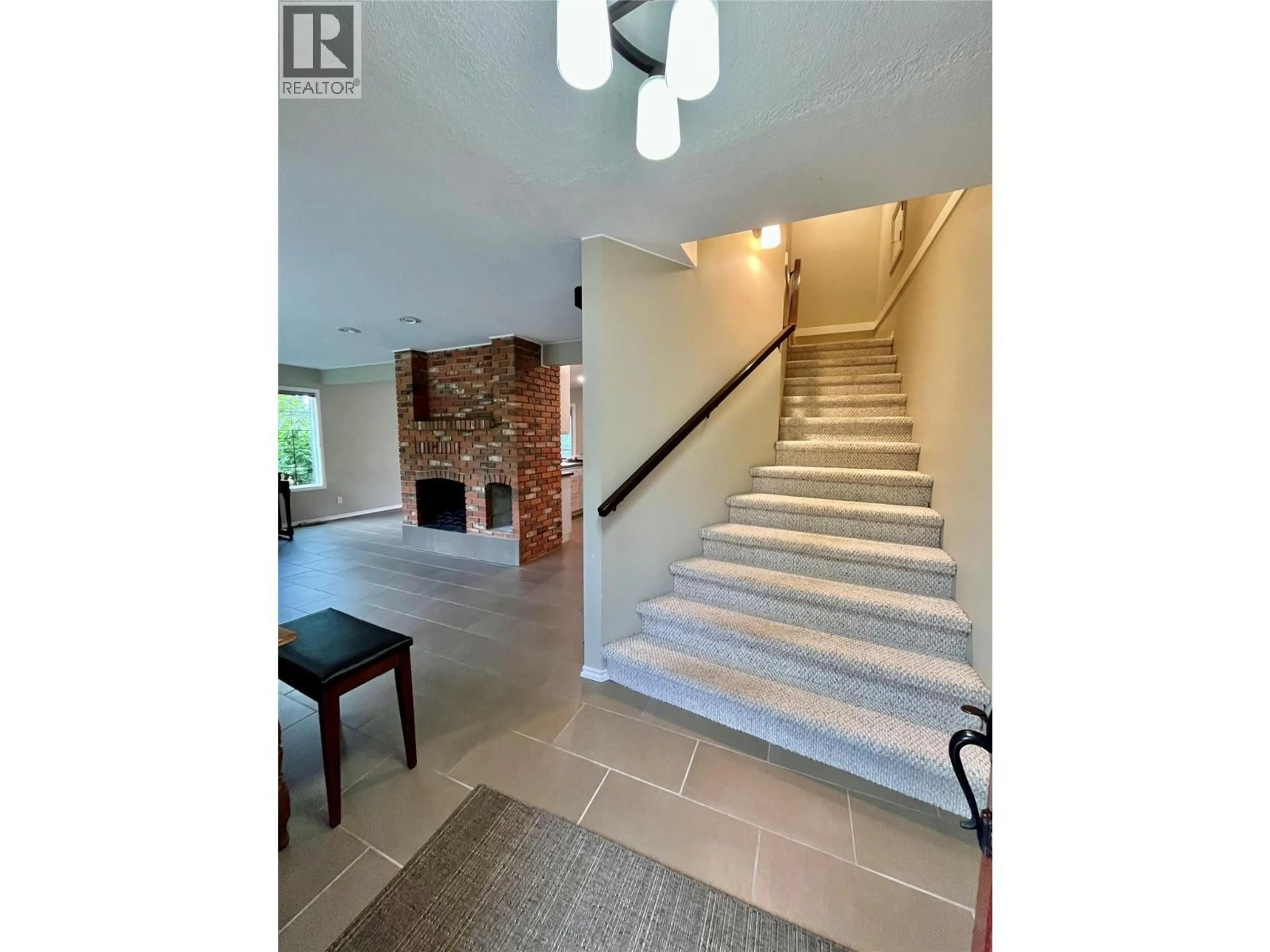 Indoor foyer for 210 10TH AVENUE NORTHWEST, Nakusp British Columbia V0G1R0