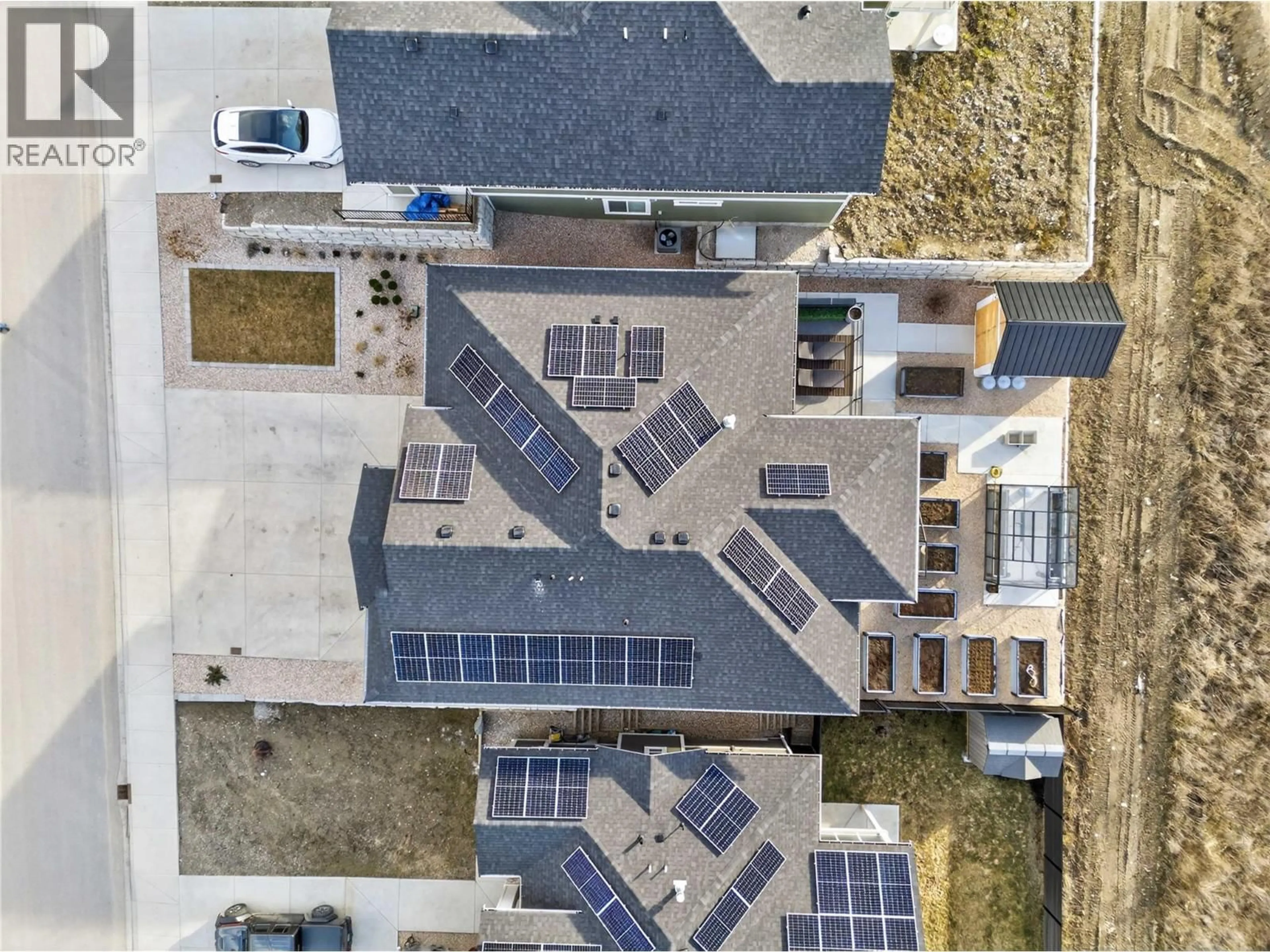 A pic from outside/outdoor area/front of a property/back of a property/a pic from drone, building for 1621 9 STREET SOUTHEAST, Salmon Arm British Columbia V1E0G9