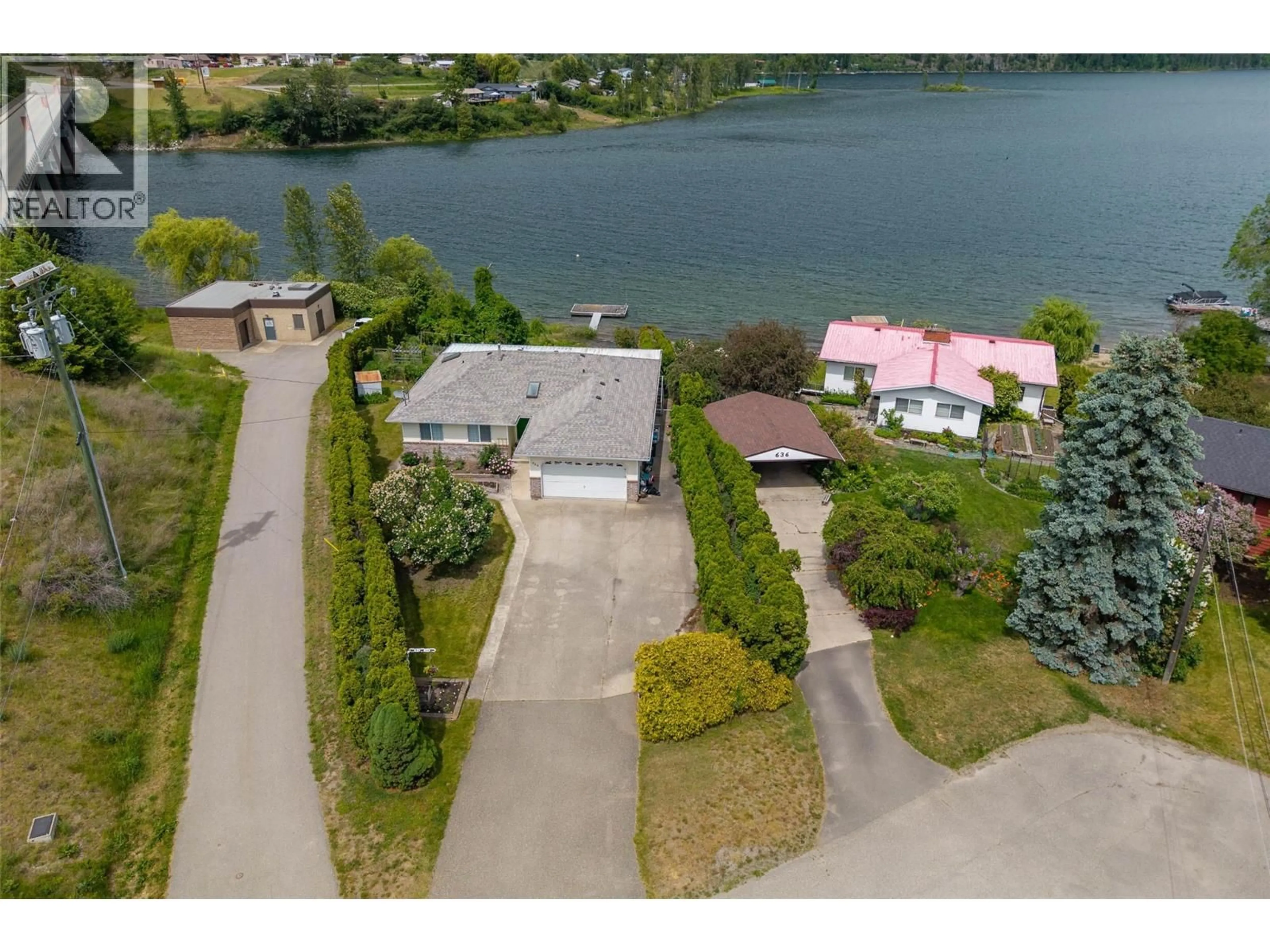 A pic from outside/outdoor area/front of a property/back of a property/a pic from drone, water/lake/river/ocean view for 634 HYSOP PLACE, Chase British Columbia V0E1M0