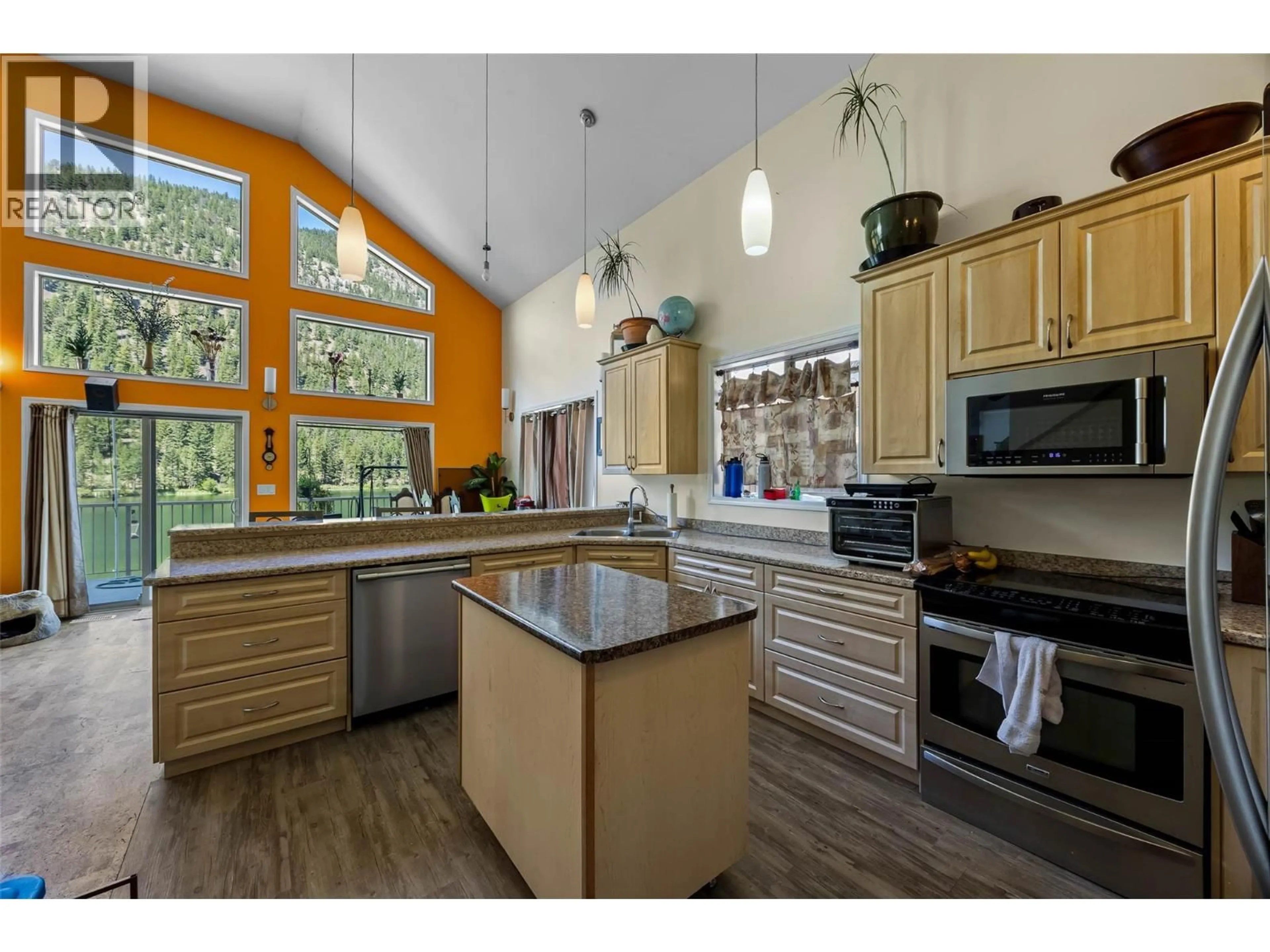 Open concept kitchen, unknown for 1848 PAUL LAKE ROAD, Kamloops British Columbia V2H1N8