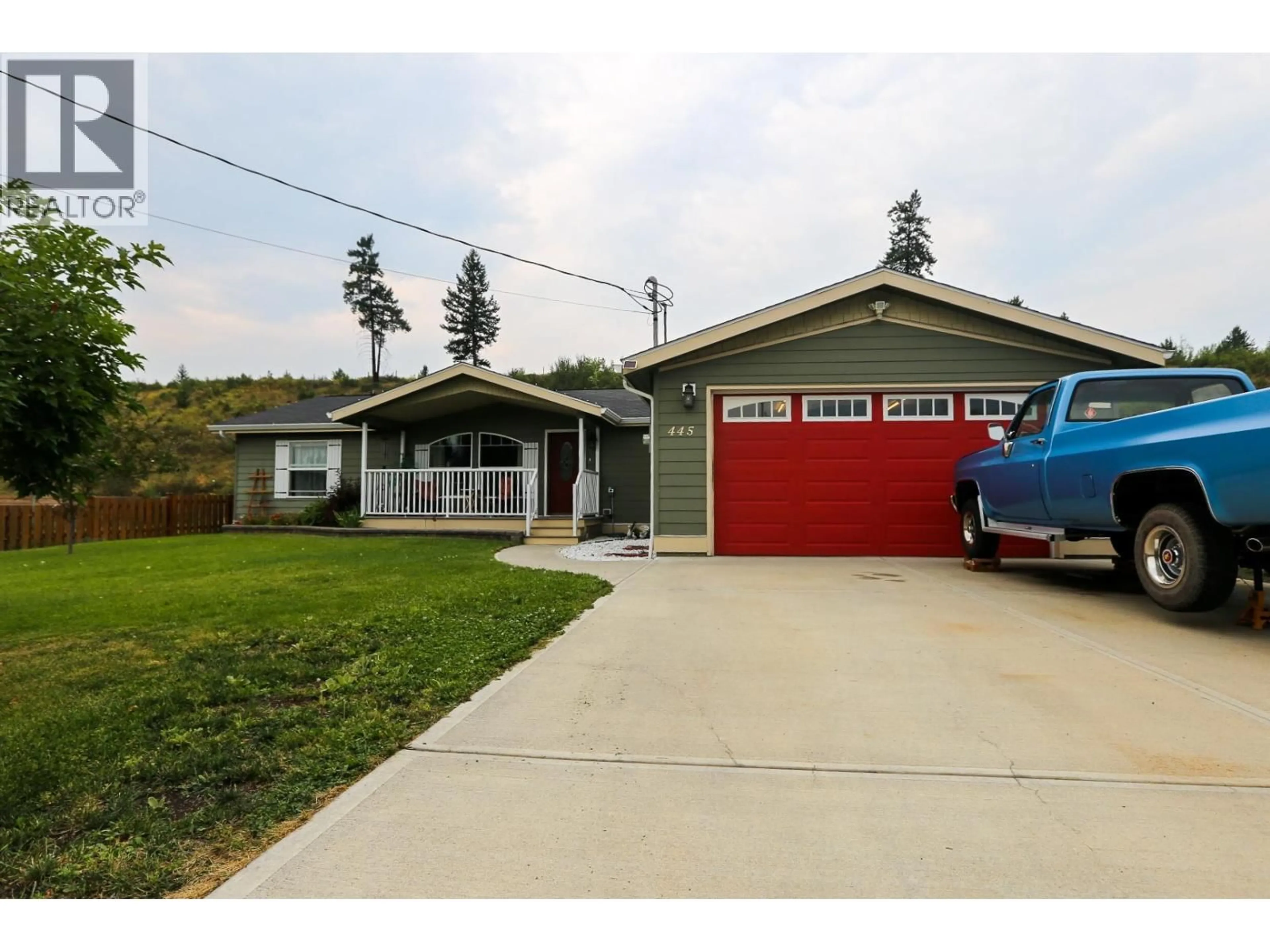 Home with vinyl exterior material, street for 445 SISKA DRIVE, Barriere British Columbia V0E1E0