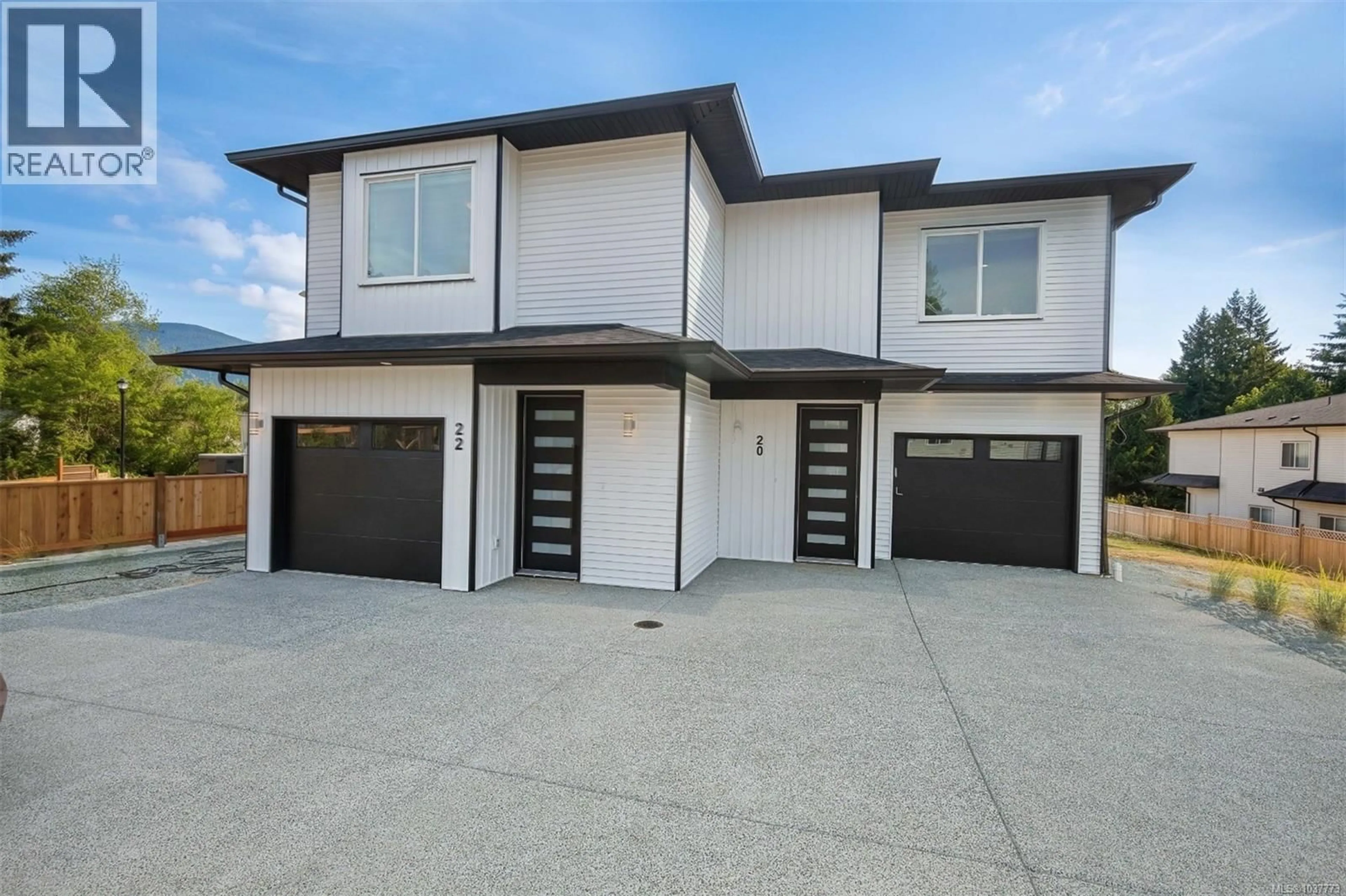 Home with vinyl exterior material, street for 20 LEAM ROAD, Nanaimo British Columbia V9T3N7