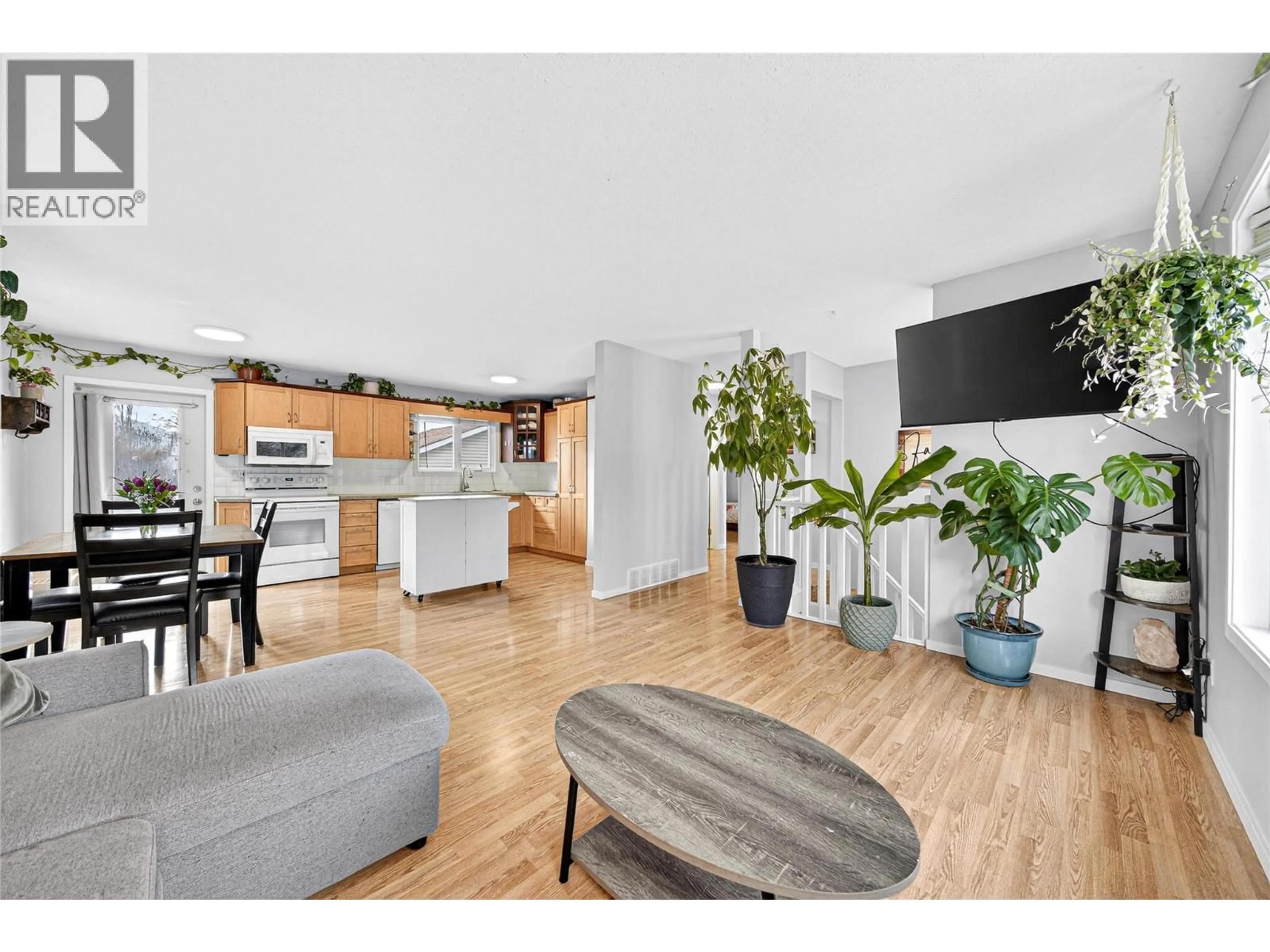 Open concept kitchen, wood/laminate floor for 345 PACIFIC YEW CRESCENT, Sparwood British Columbia V0B2G0