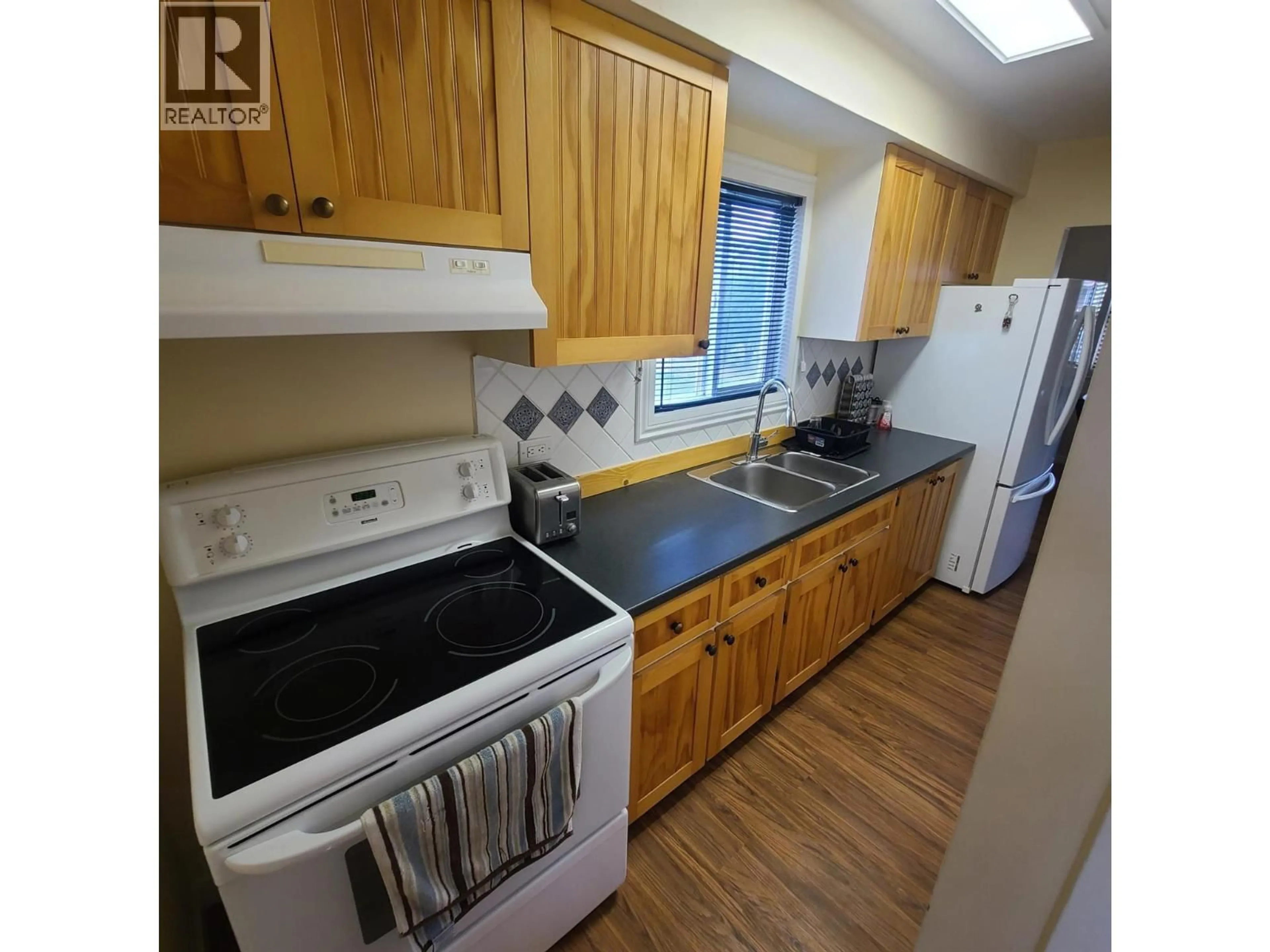 Standard kitchen, unknown for 350 CAMPBELL AVENUE, Kamloops British Columbia V2B3R7