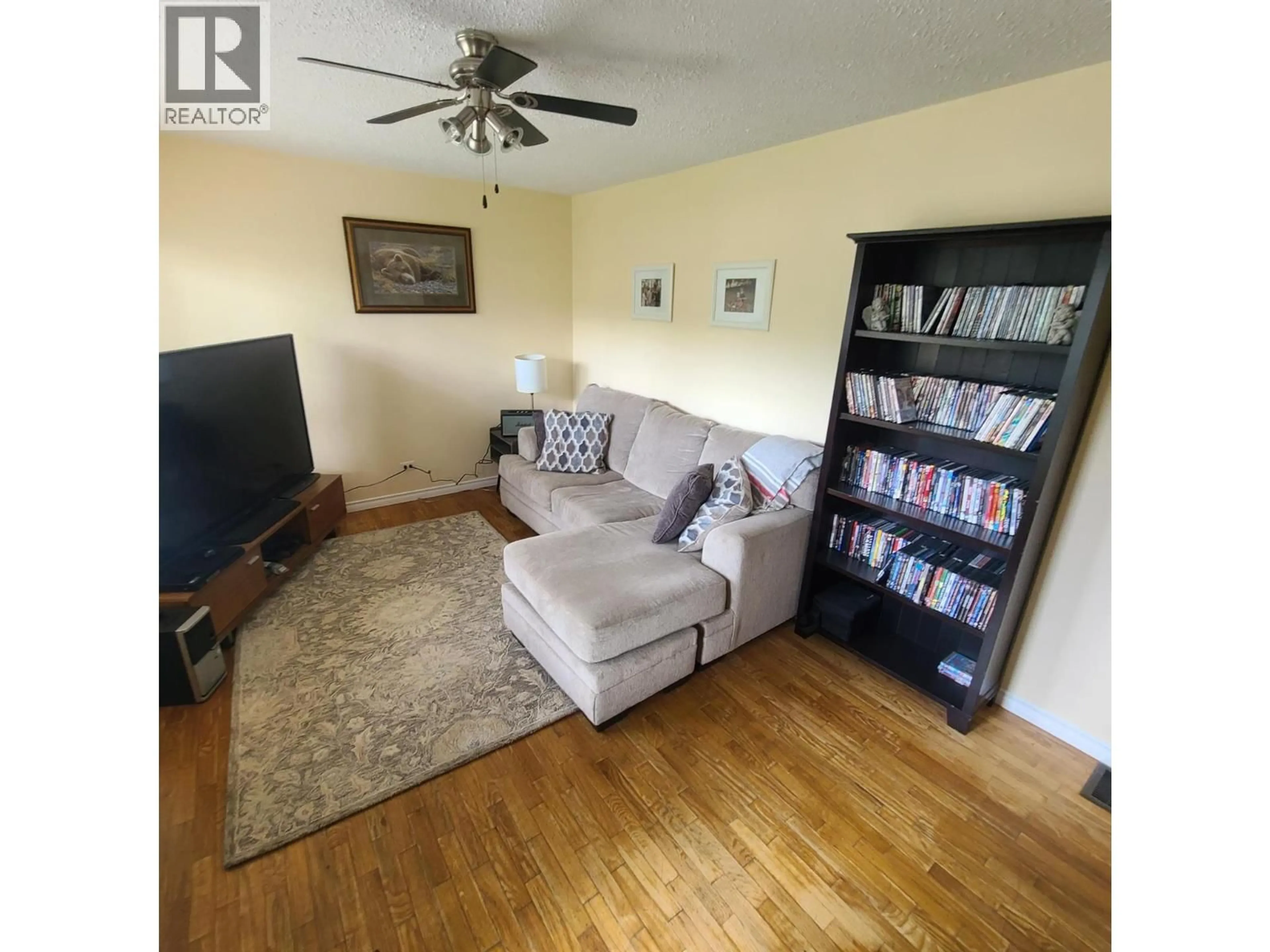 Living room with furniture, unknown for 350 CAMPBELL AVENUE, Kamloops British Columbia V2B3R7