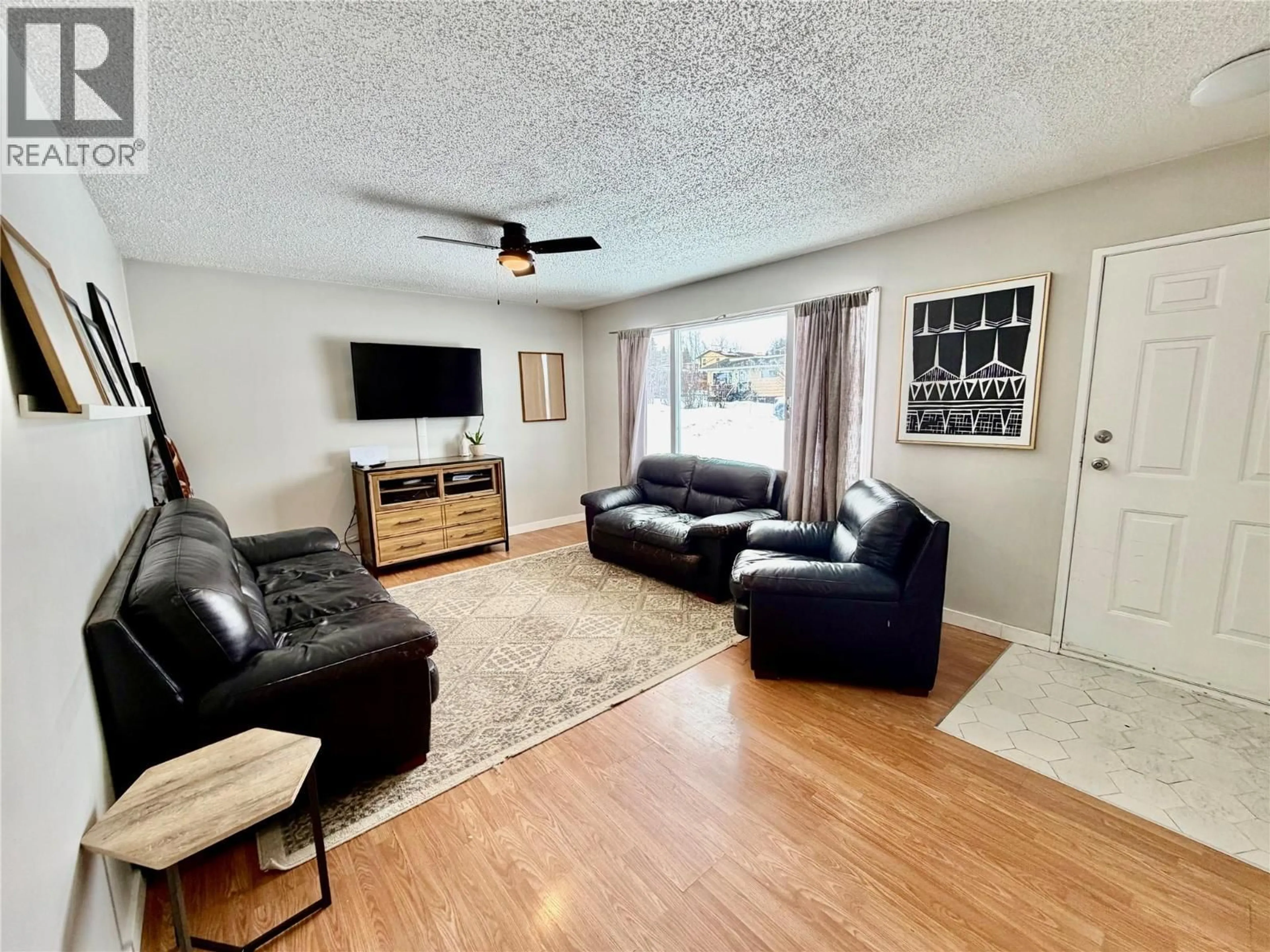 Living room with furniture, unknown for 313 98 AVENUE, Dawson Creek British Columbia V1G1R8
