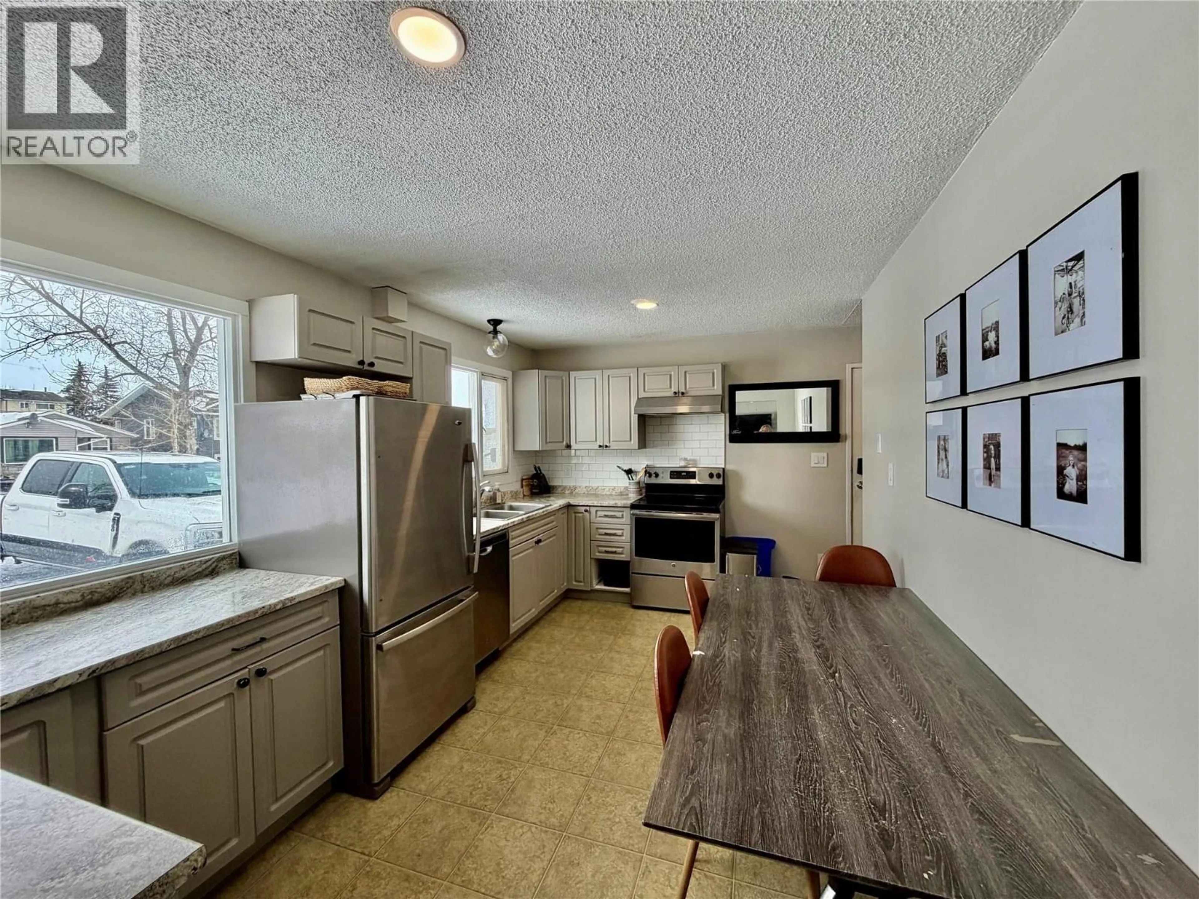 Open concept kitchen, unknown for 313 98 AVENUE, Dawson Creek British Columbia V1G1R8