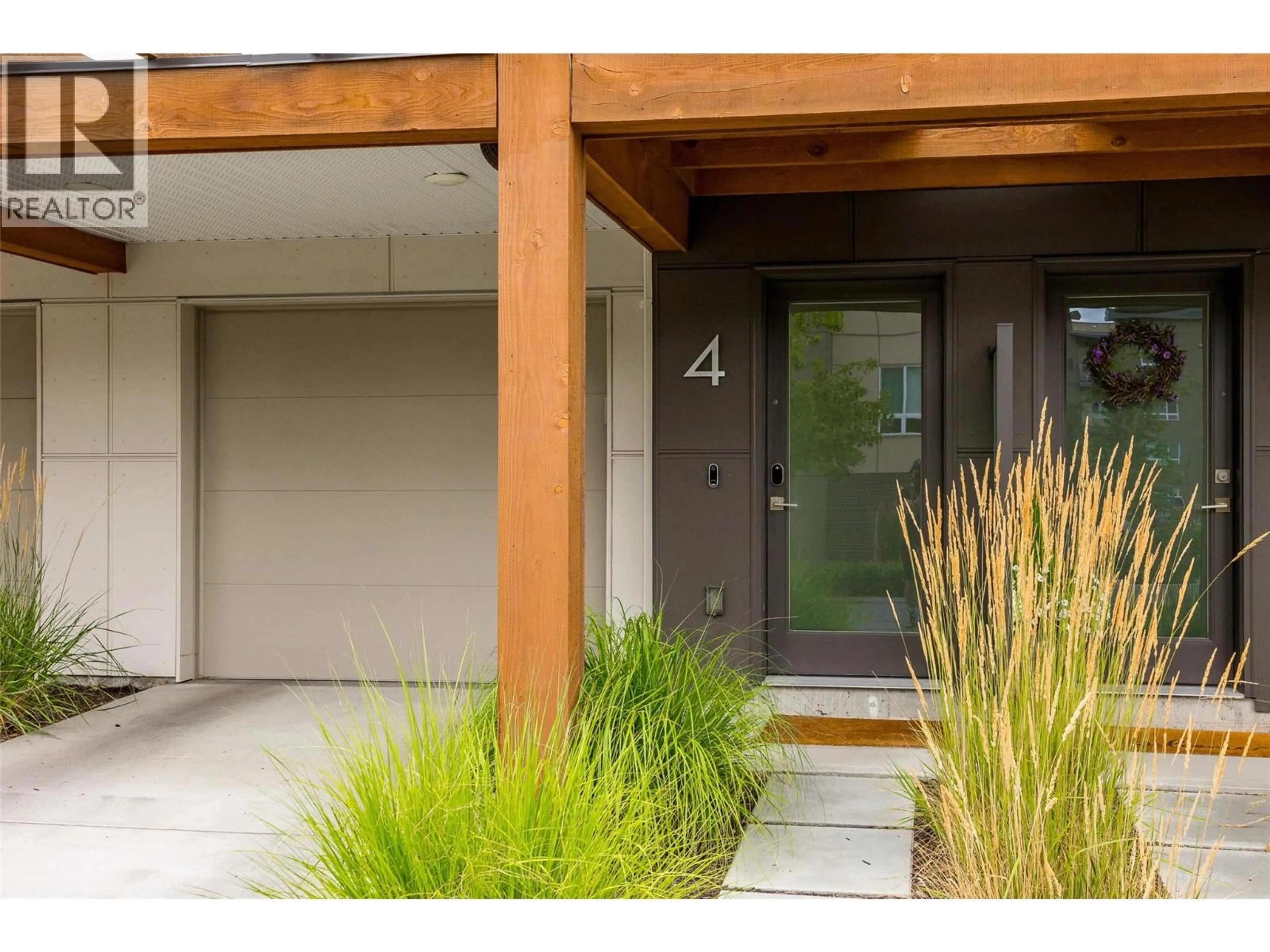 Indoor entryway for 4 - 720 VALLEY ROAD, Kelowna British Columbia V1V0E1