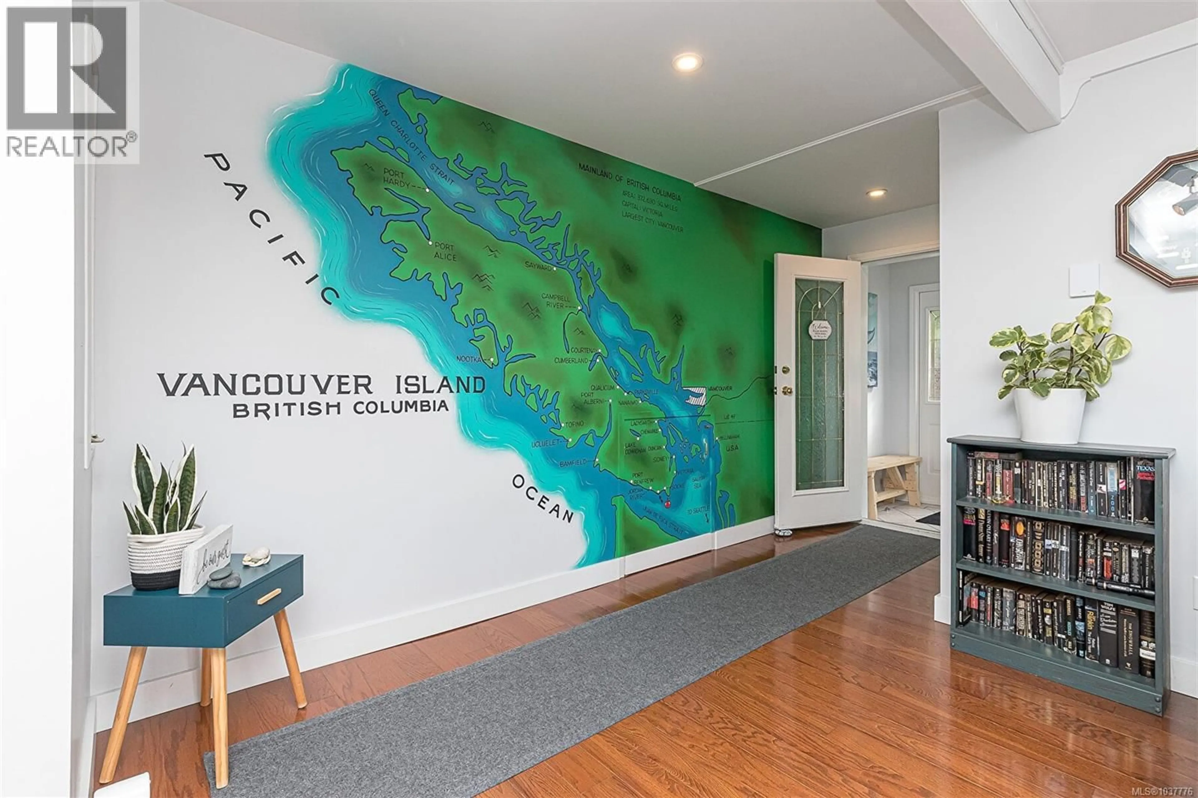 Indoor foyer for 7954 WEST COAST ROAD, Sooke British Columbia V9Z0R5