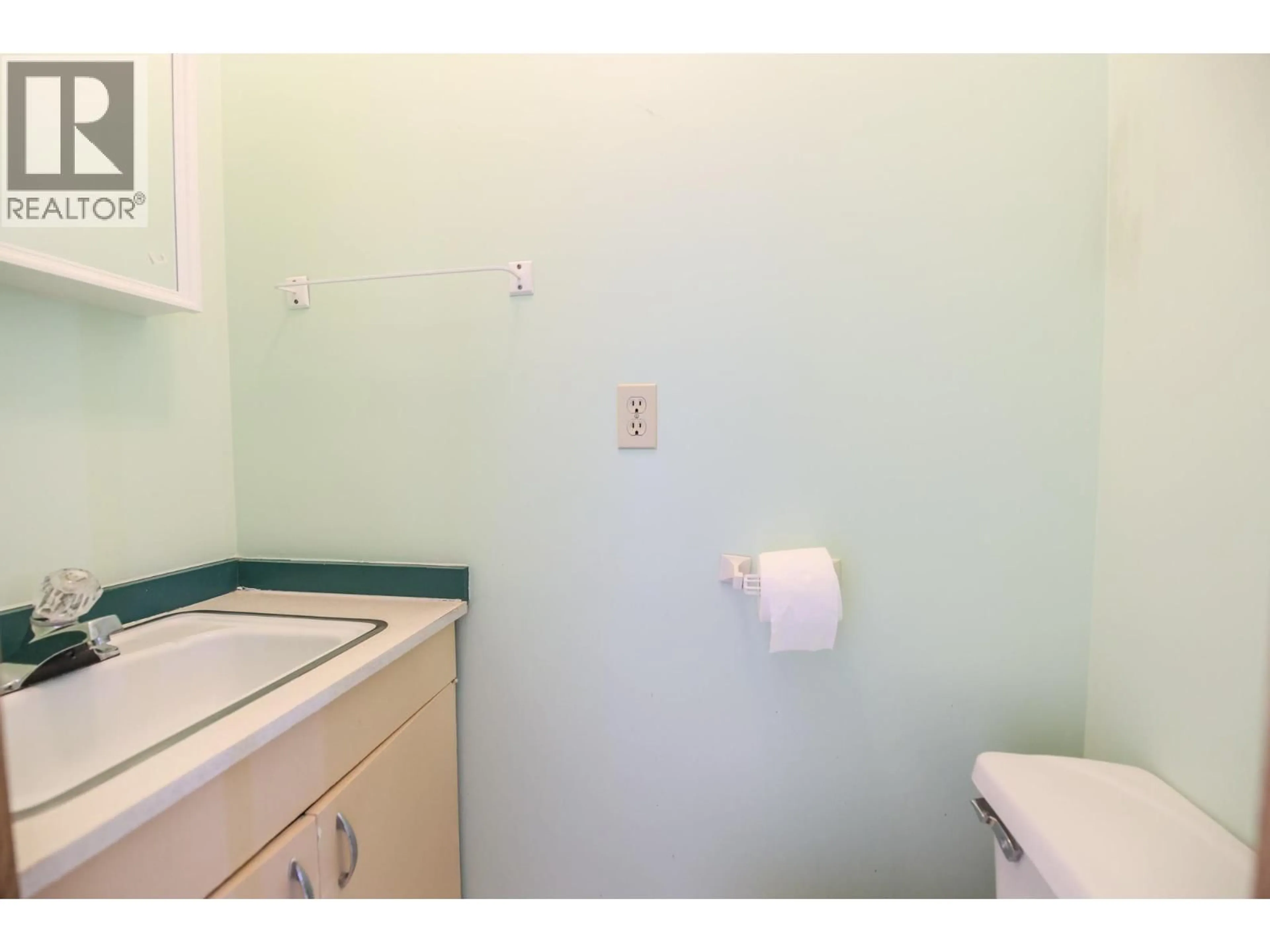 Standard bathroom, unknown for 2 DOGWOOD PLACE, Osoyoos British Columbia V0H1V1