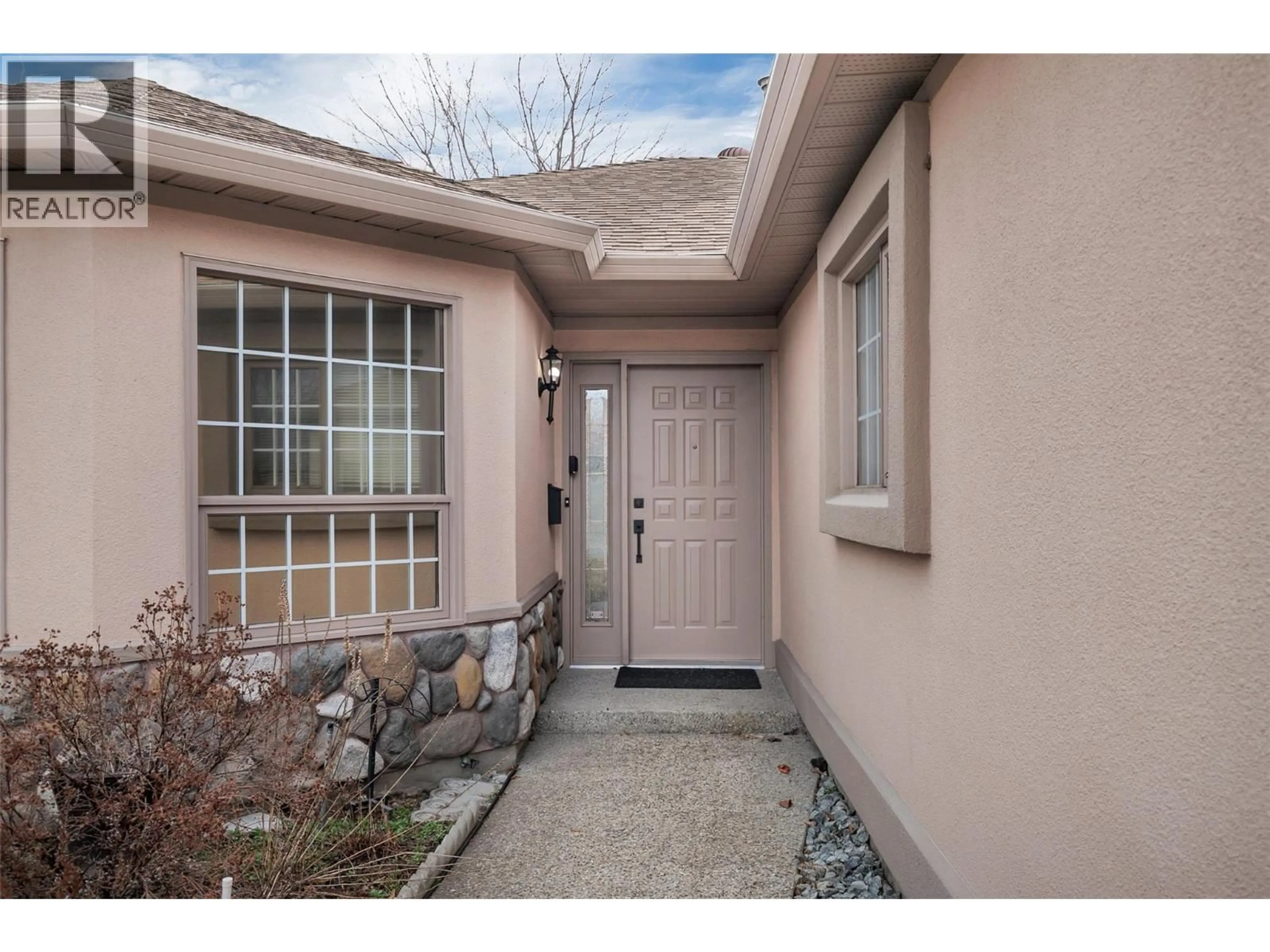 Indoor entryway for 110 - 1201 CAMERON AVENUE, Kelowna British Columbia V1W3R9