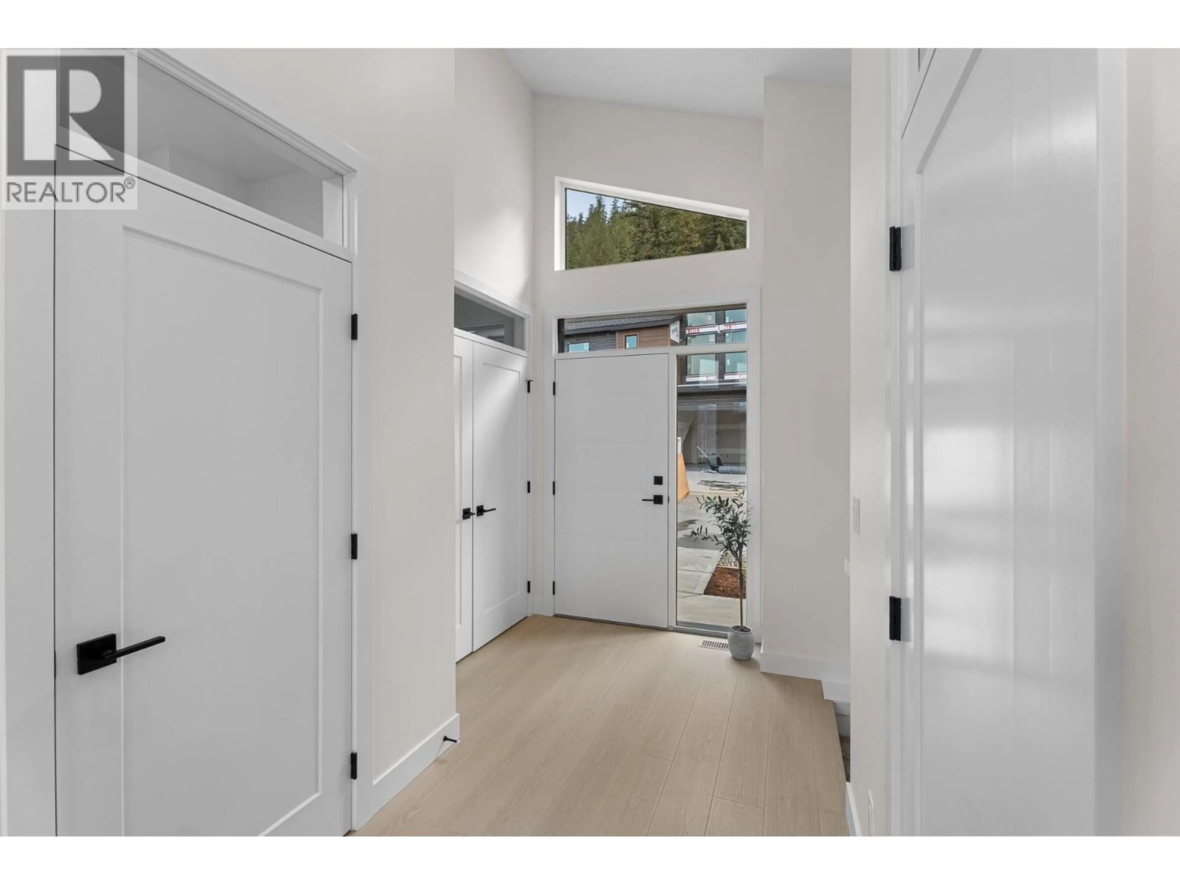 Indoor entryway for 137 - 2400 COLDWATER DRIVE, Kamloops British Columbia V2E0E9