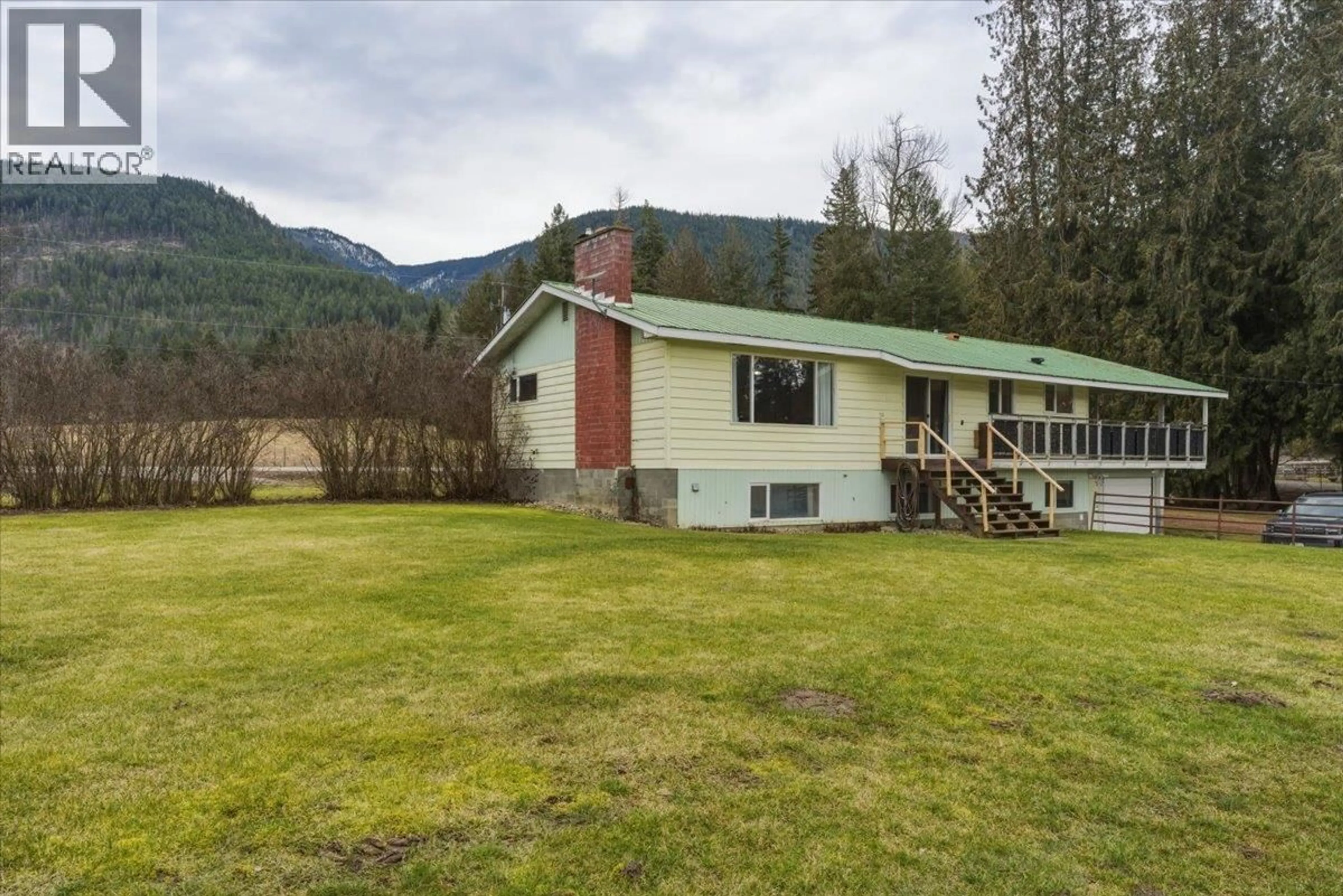 A pic from outside/outdoor area/front of a property/back of a property/a pic from drone, mountain view for 1121 MOUNTAIN VIEW ROAD, Armstrong British Columbia V4Y0S2