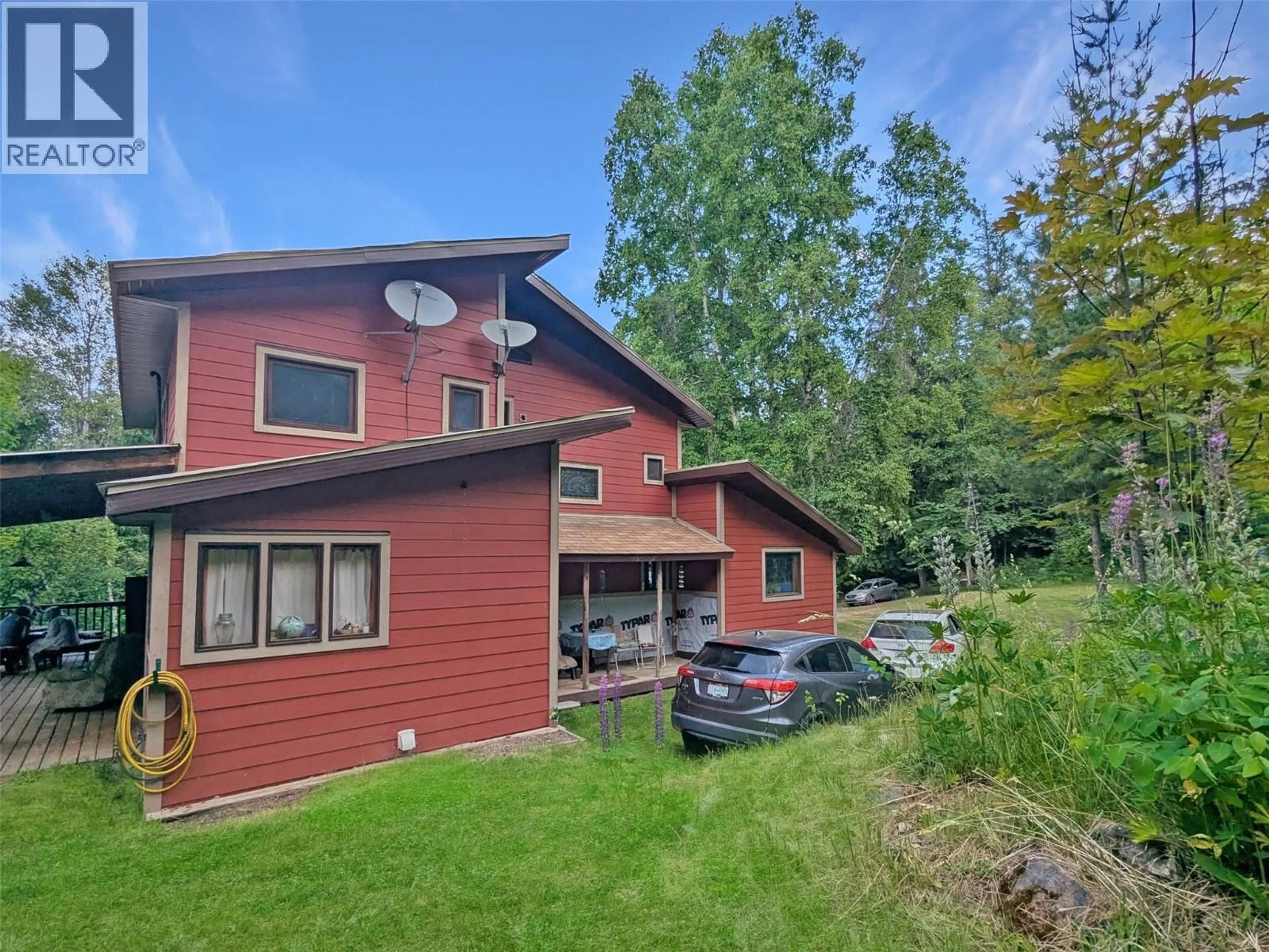 A pic from outside/outdoor area/front of a property/back of a property/a pic from drone, unknown for 8802 MARTENS ROAD, Slocan British Columbia V0G2C0