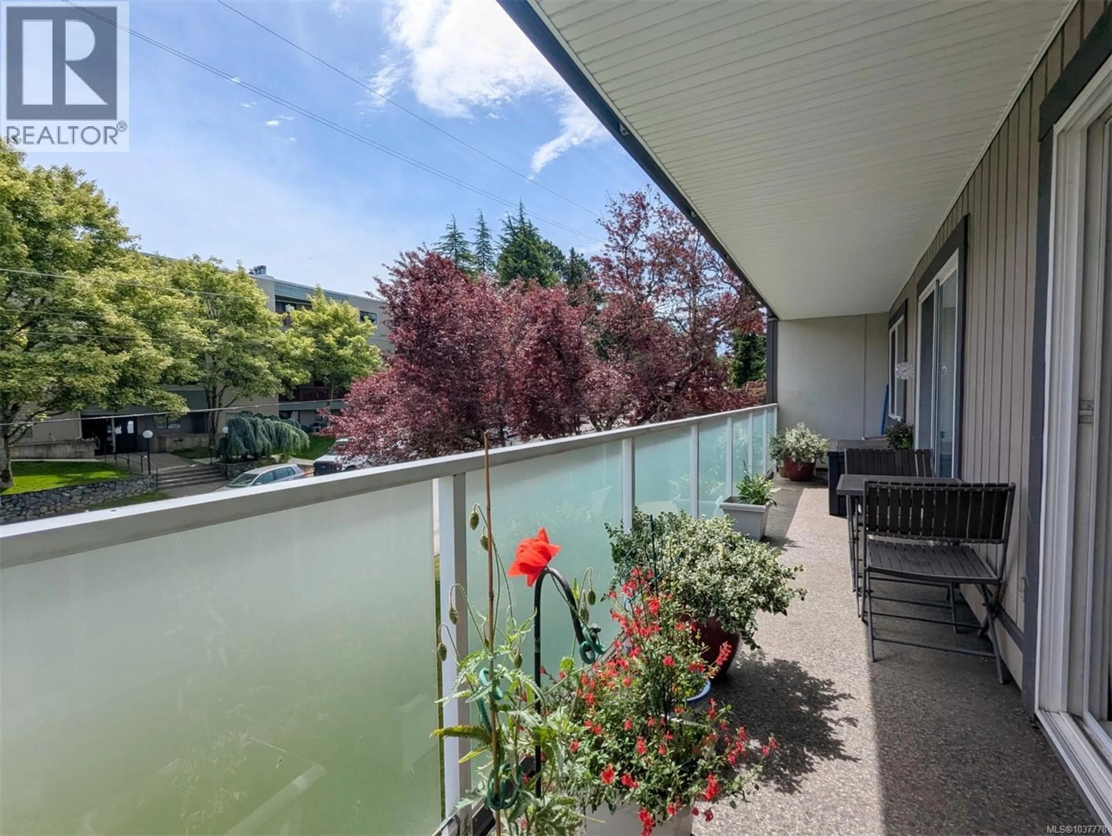 Balcony in the apartment, water/lake/river/ocean view for 405 - 3252 GLASGOW AVENUE, Saanich British Columbia V8X1M2