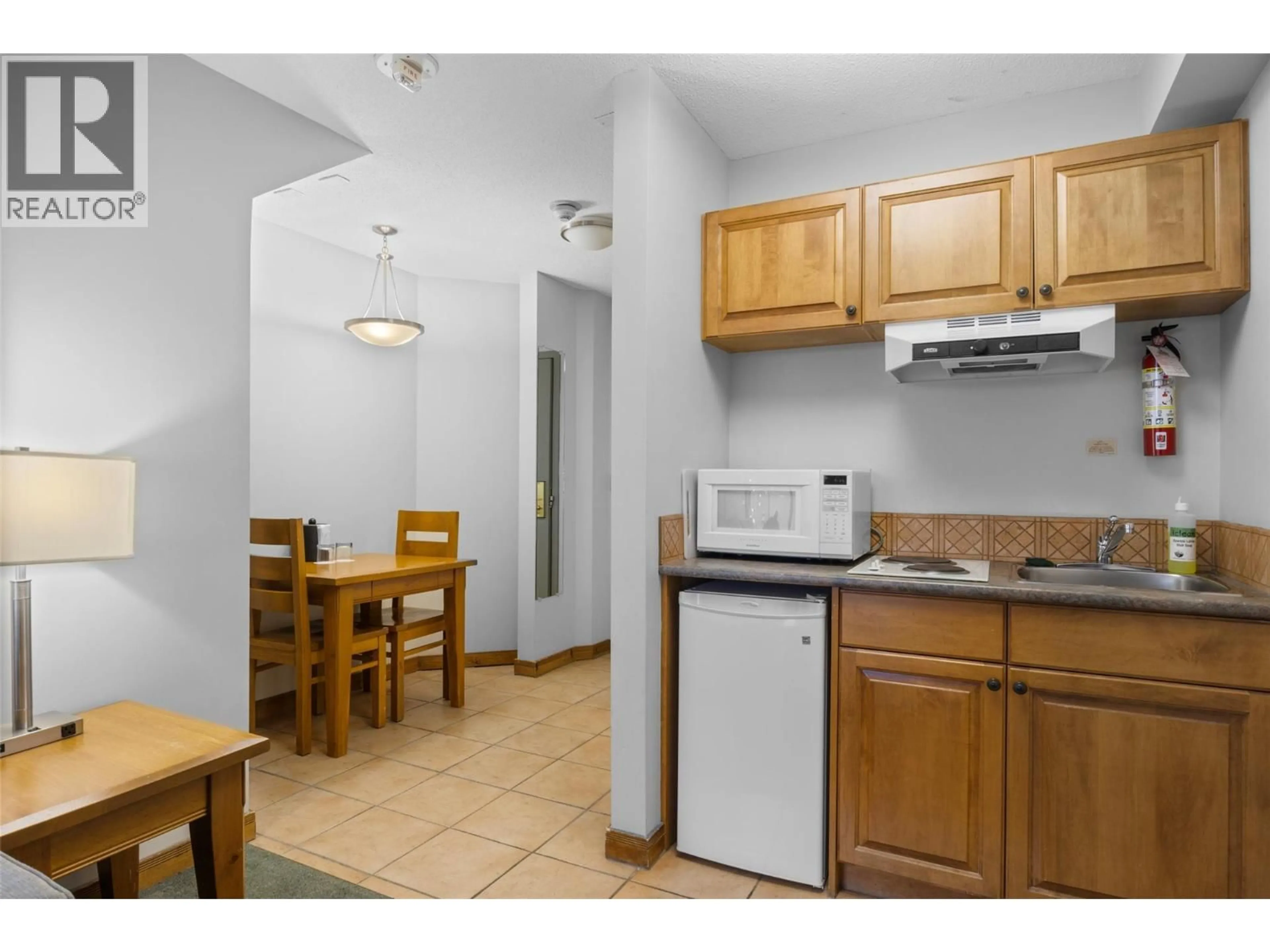 Standard kitchen, unknown for 307 - 3160 CREEKSIDE WAY, Sun Peaks British Columbia V0E5N0