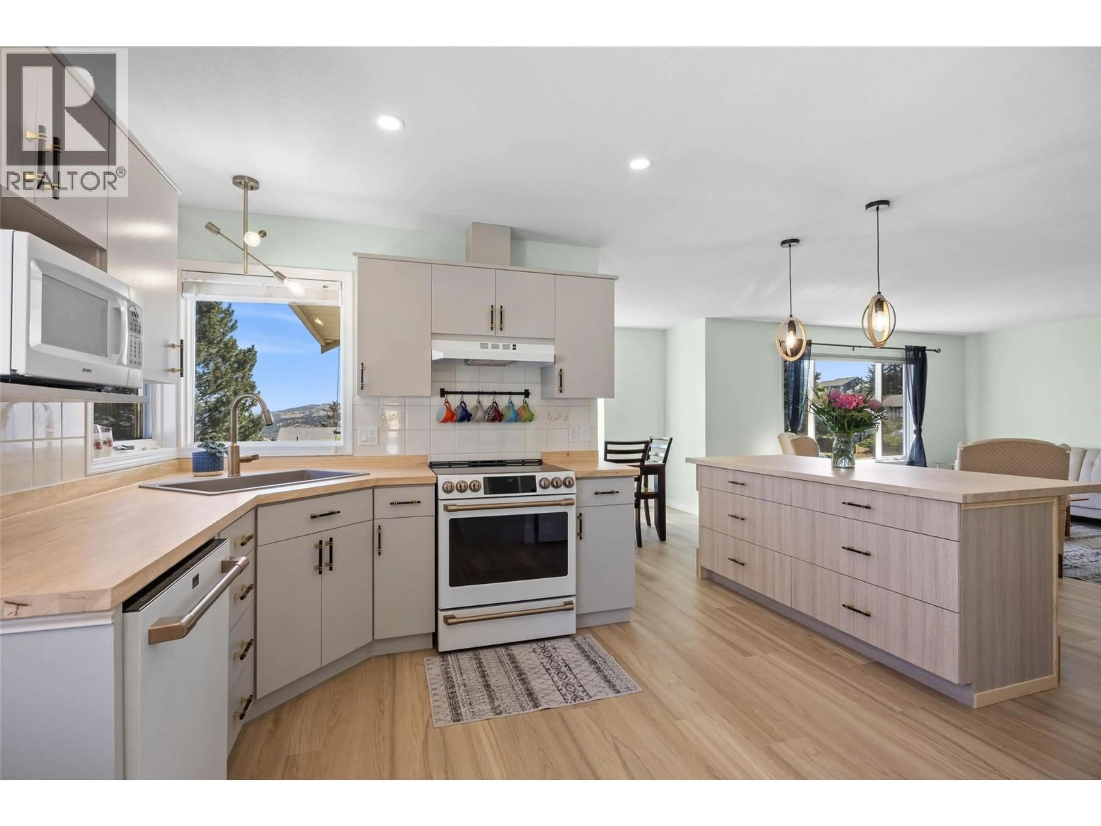 Open concept kitchen, wood/laminate floor for 2190 GARYMEDE DRIVE, Kamloops British Columbia V1S1N9