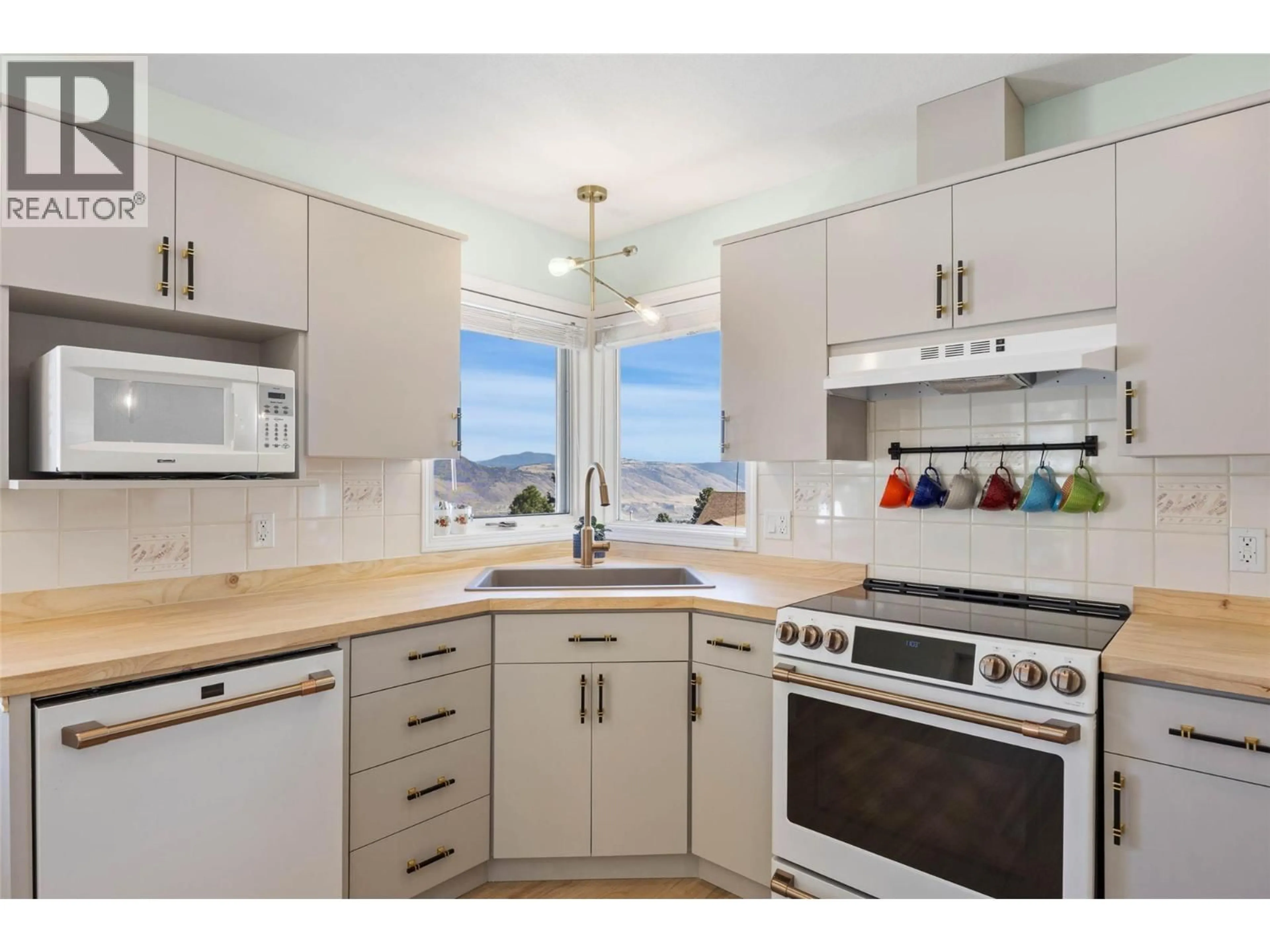 Standard kitchen, ceramic/tile floor for 2190 GARYMEDE DRIVE, Kamloops British Columbia V1S1N9