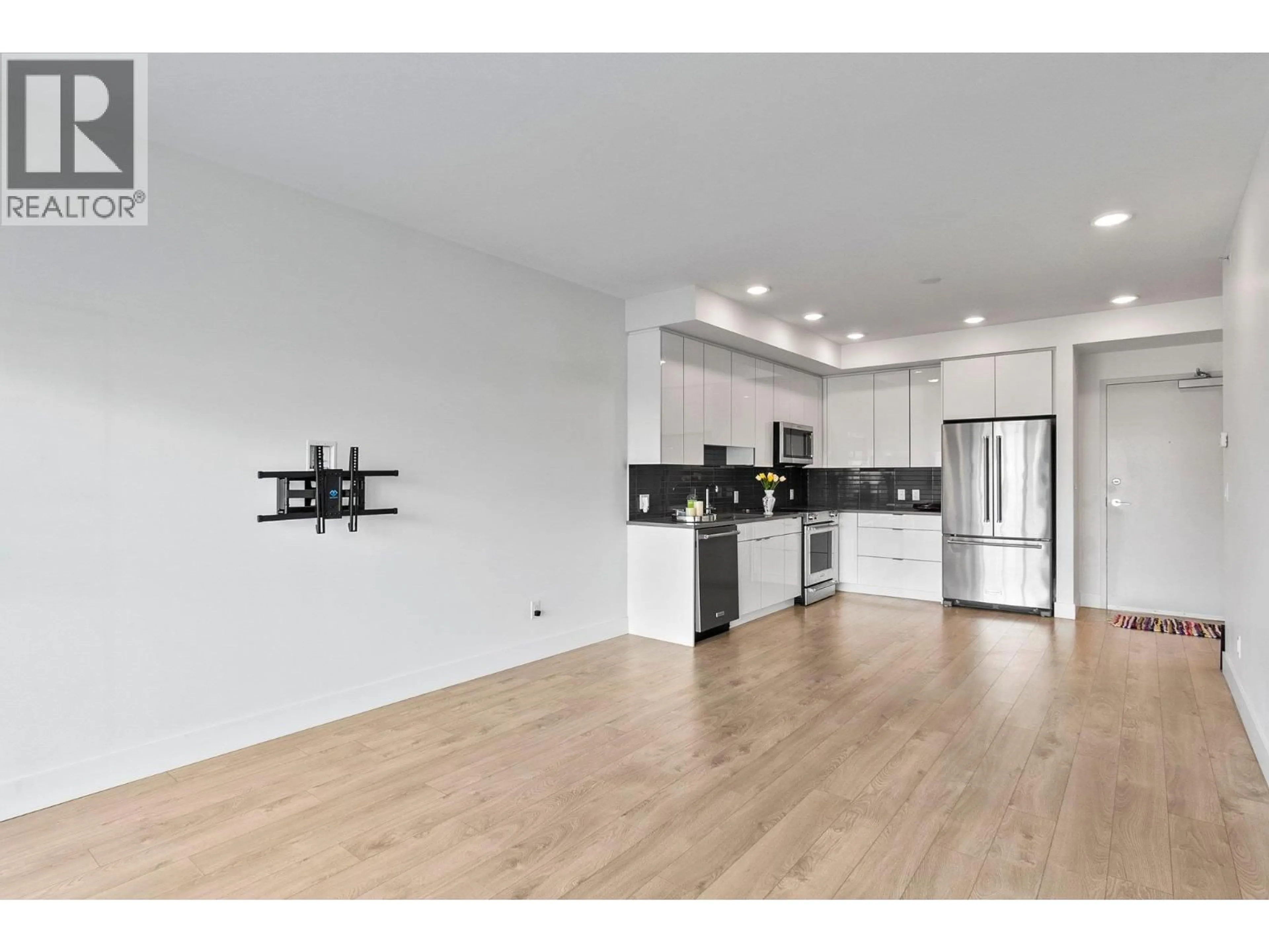 Open concept kitchen, wood/laminate floor for 506 - 1232 ELLIS STREET, Kelowna British Columbia V1Y0J6