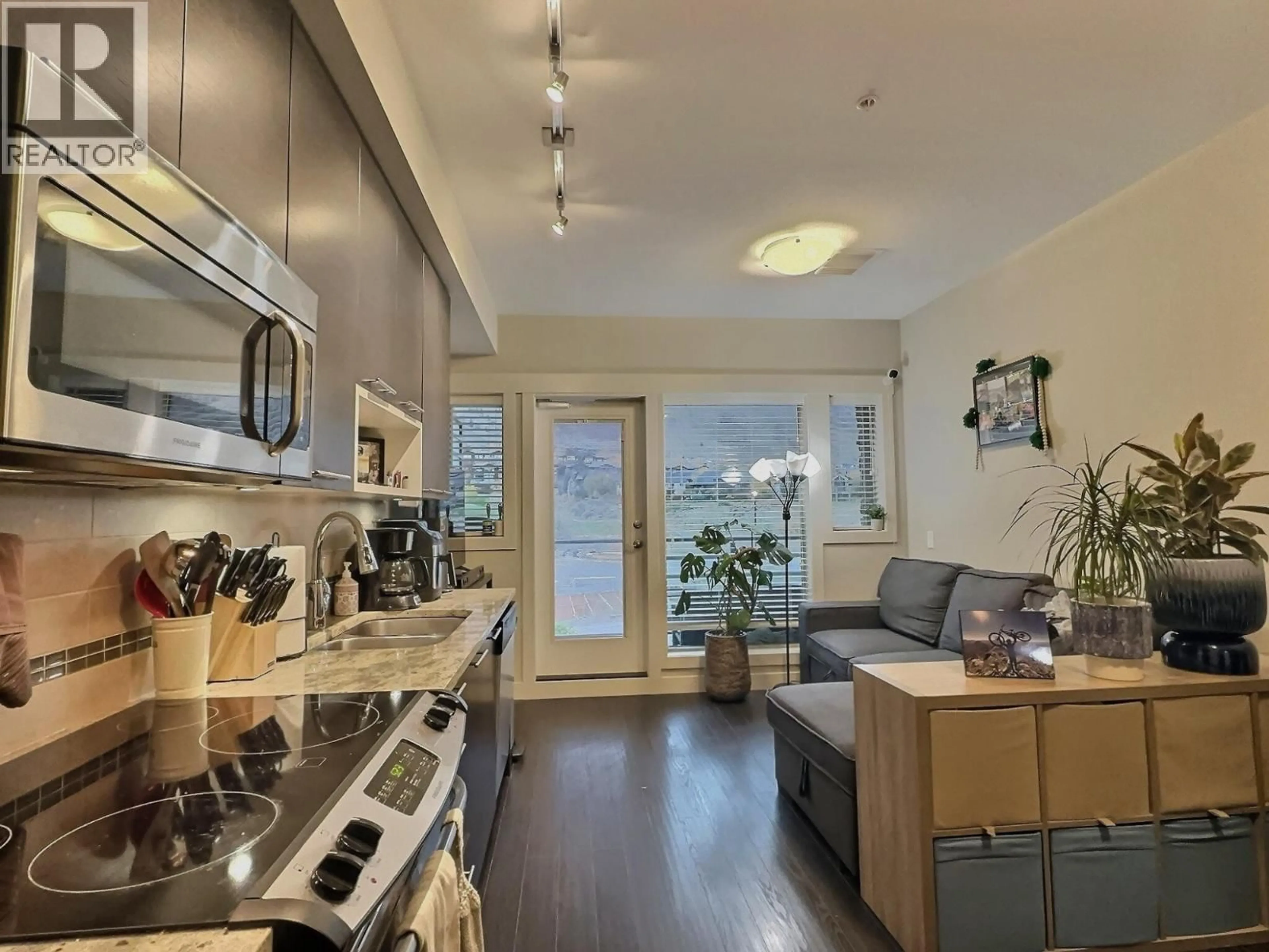 Open concept kitchen, wood/laminate floor for 3222 - 1040 TALASA COURT, Kamloops British Columbia V2H0C4