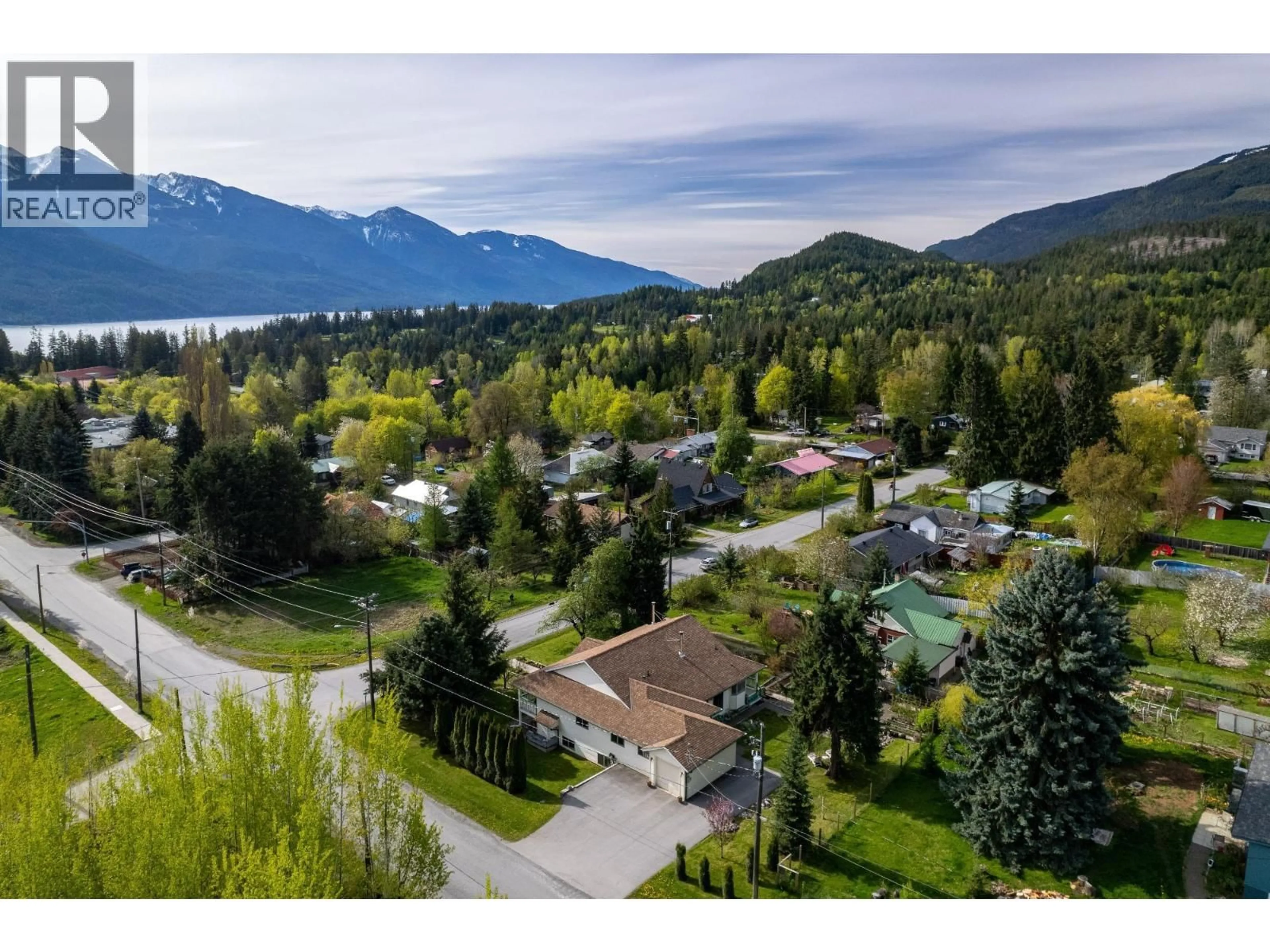 A pic from outside/outdoor area/front of a property/back of a property/a pic from drone, mountain view for 403 8TH  S STREET, Kaslo British Columbia V0G1M0