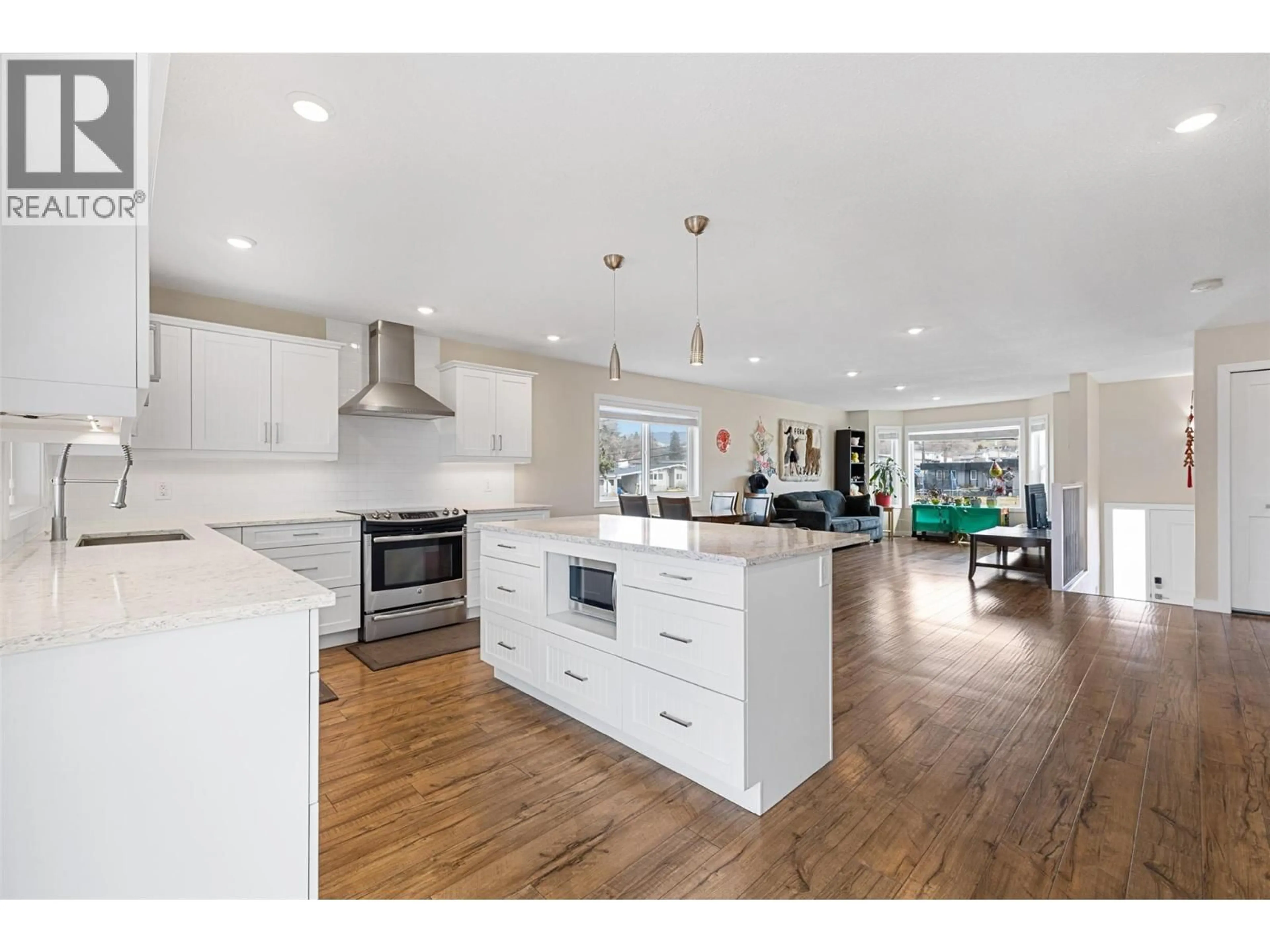 Open concept kitchen, wood/laminate floor for 828 HOLLYWOOD ROAD SOUTH, Kelowna British Columbia V1X3T5