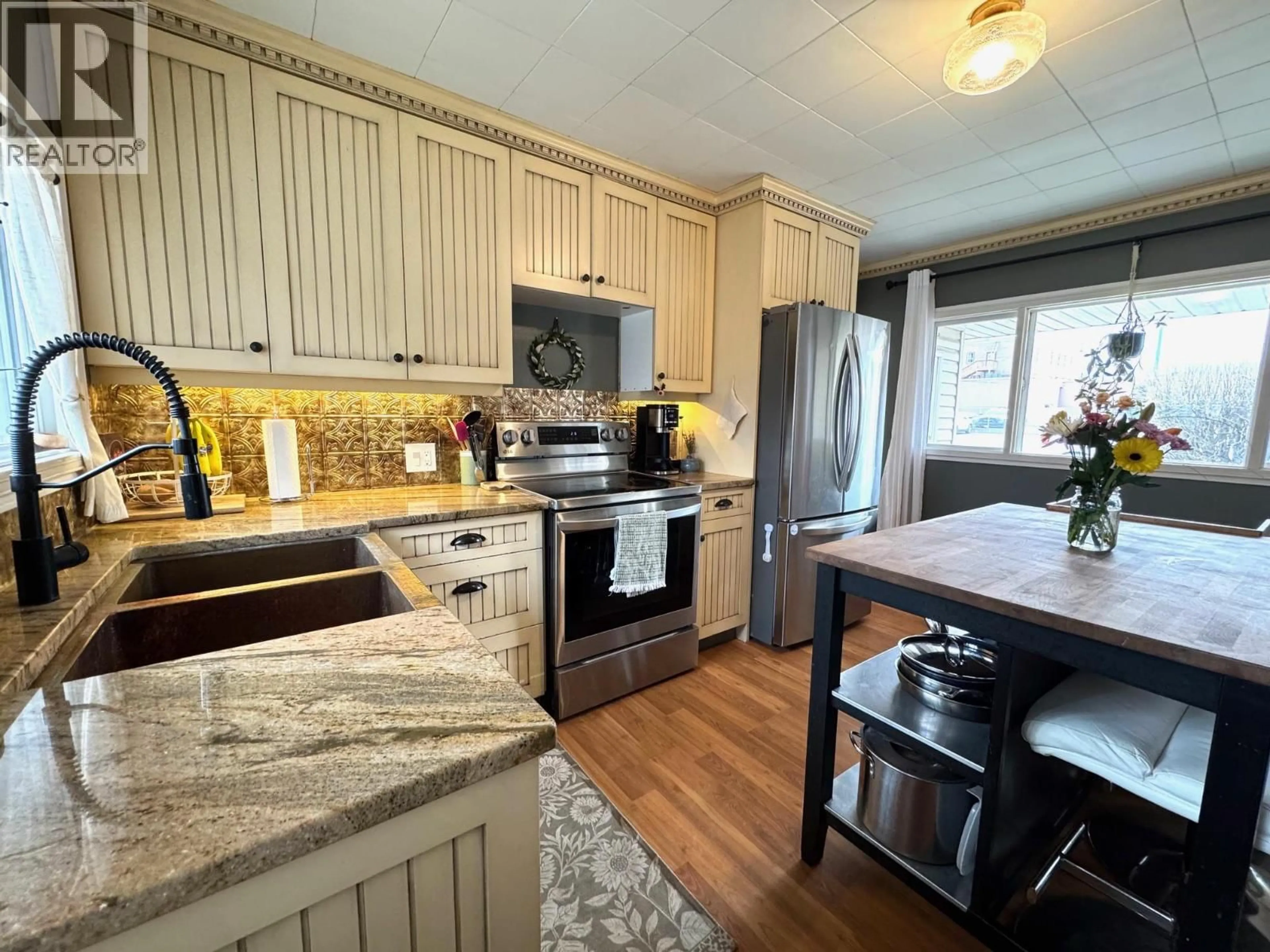 Open concept kitchen, unknown for 1963 GRANITE AVENUE, Merritt British Columbia V1K1B8