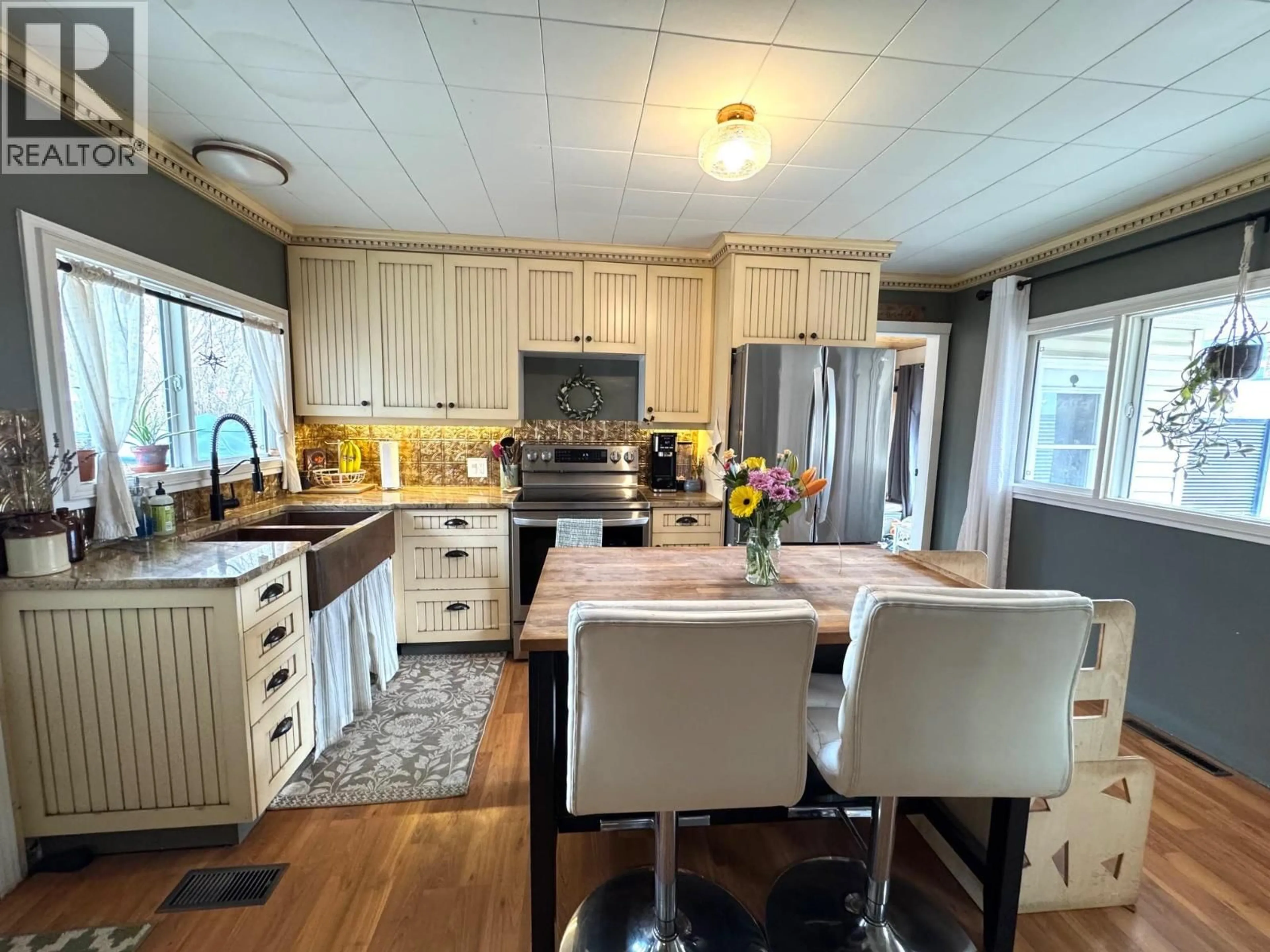 Open concept kitchen, unknown for 1963 GRANITE AVENUE, Merritt British Columbia V1K1B8