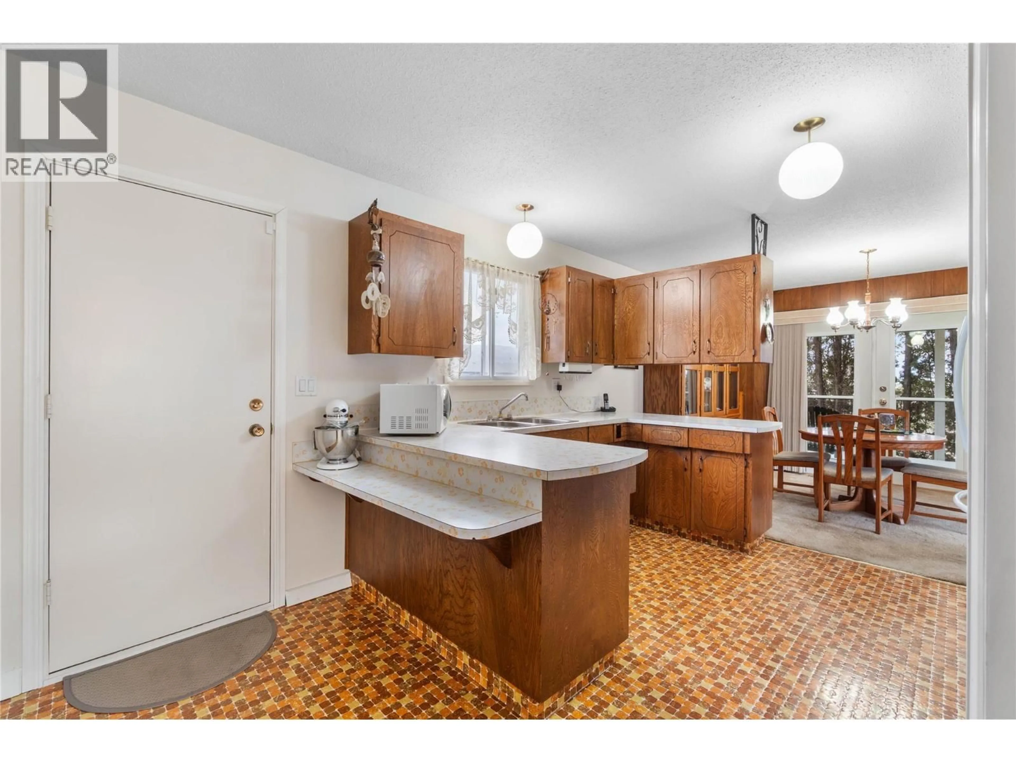 Standard kitchen, ceramic/tile floor for 2627 GREENFIELD AVENUE, Kamloops British Columbia V2B4P9