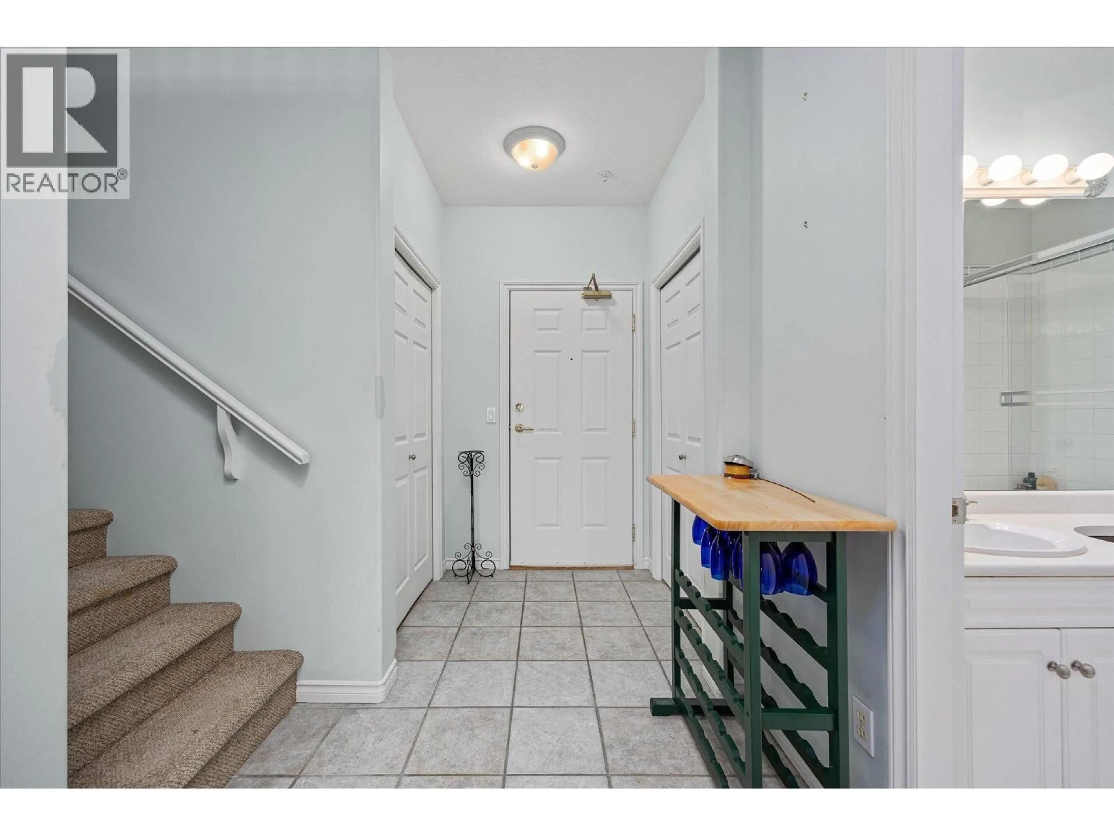Indoor entryway for 407 - 2388 BARON ROAD, Kelowna British Columbia V1X6X4