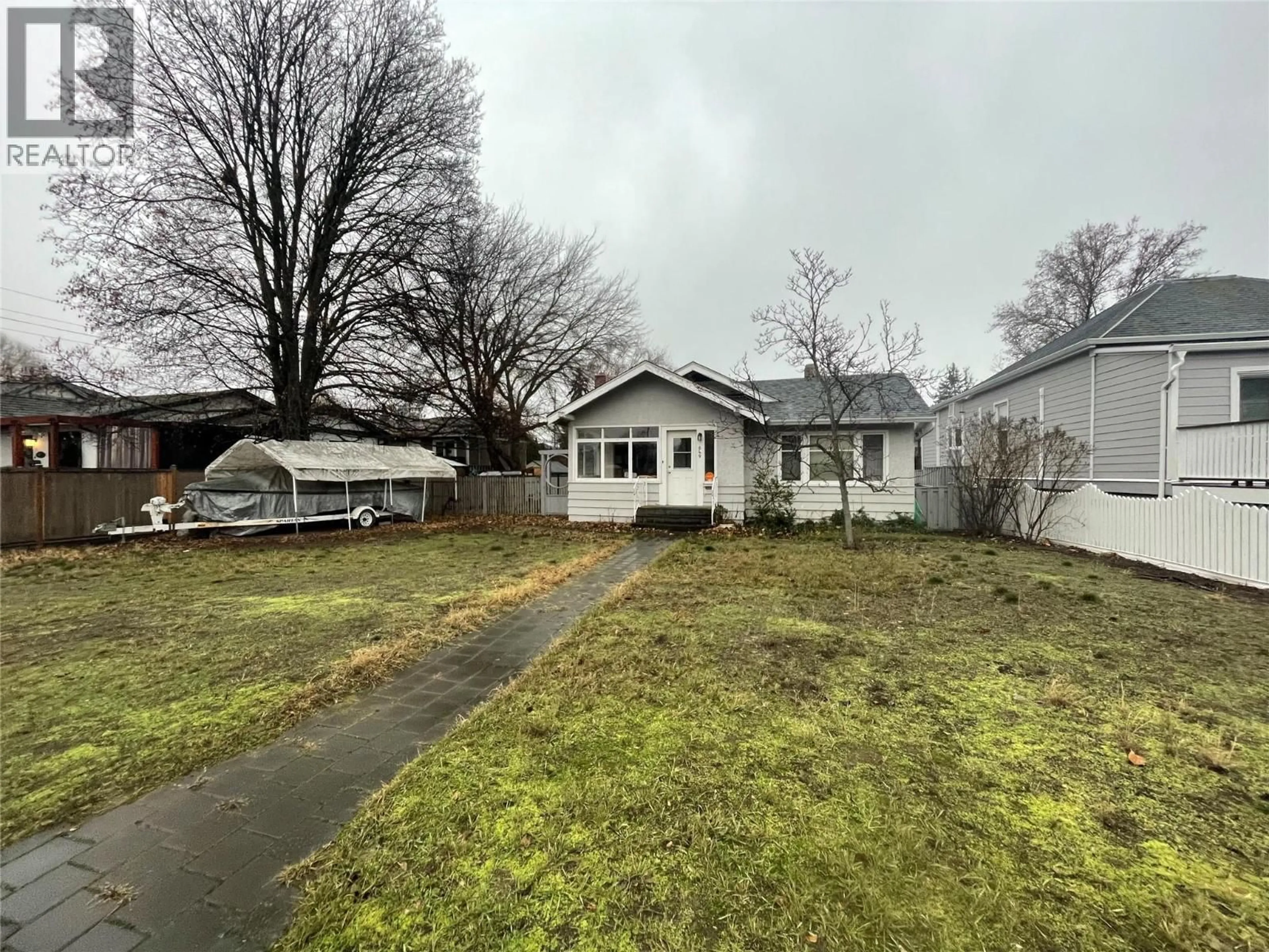 A pic from outside/outdoor area/front of a property/back of a property/a pic from drone, street for 649 BURNE AVENUE, Kelowna British Columbia V1Y5P3