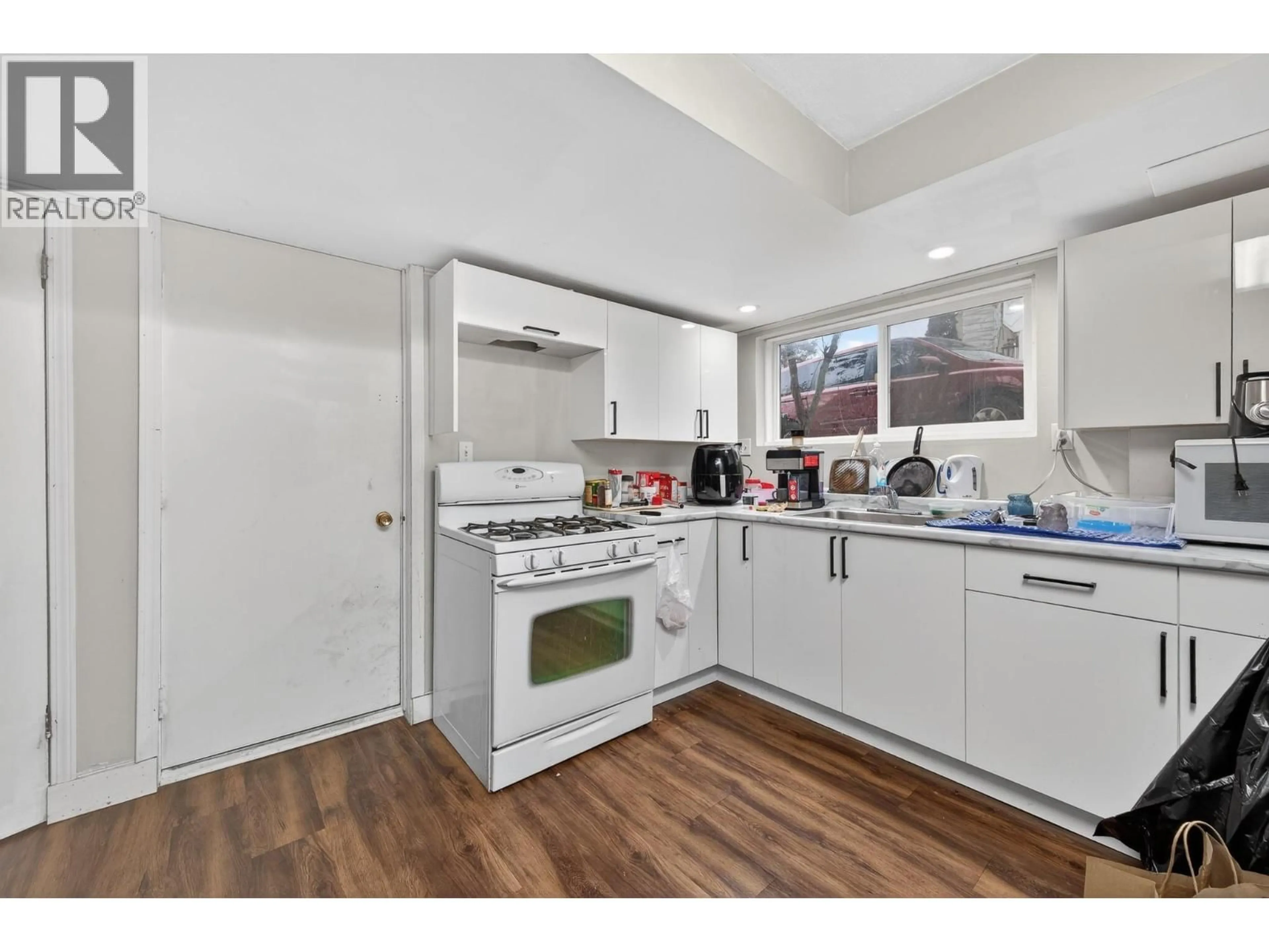 Standard kitchen, unknown for 309 WADDINGTON DRIVE, Kamloops British Columbia V2E1S3