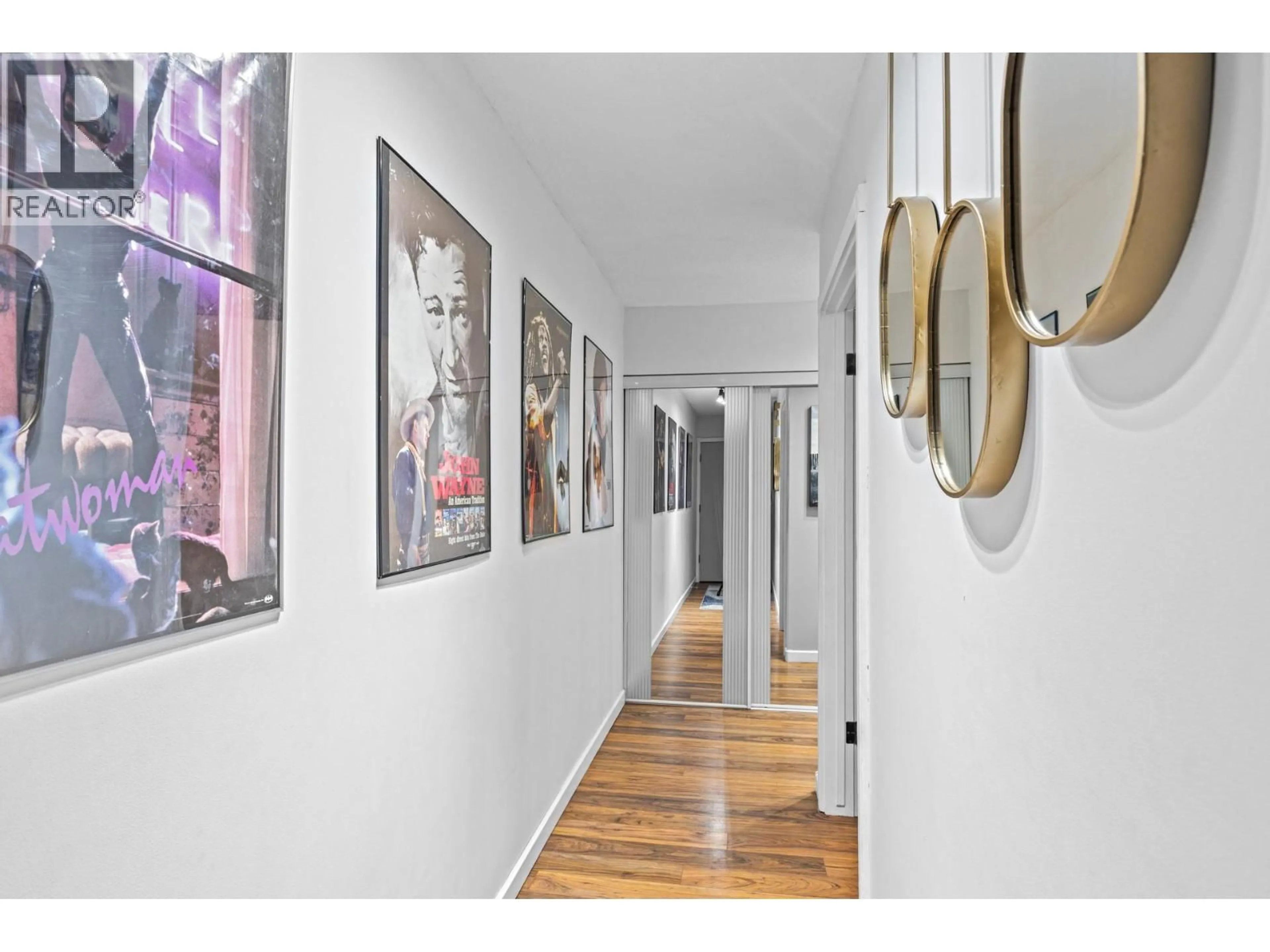 Indoor foyer for 218 - 1665 UFTON COURT, Kelowna British Columbia V1Y8G7