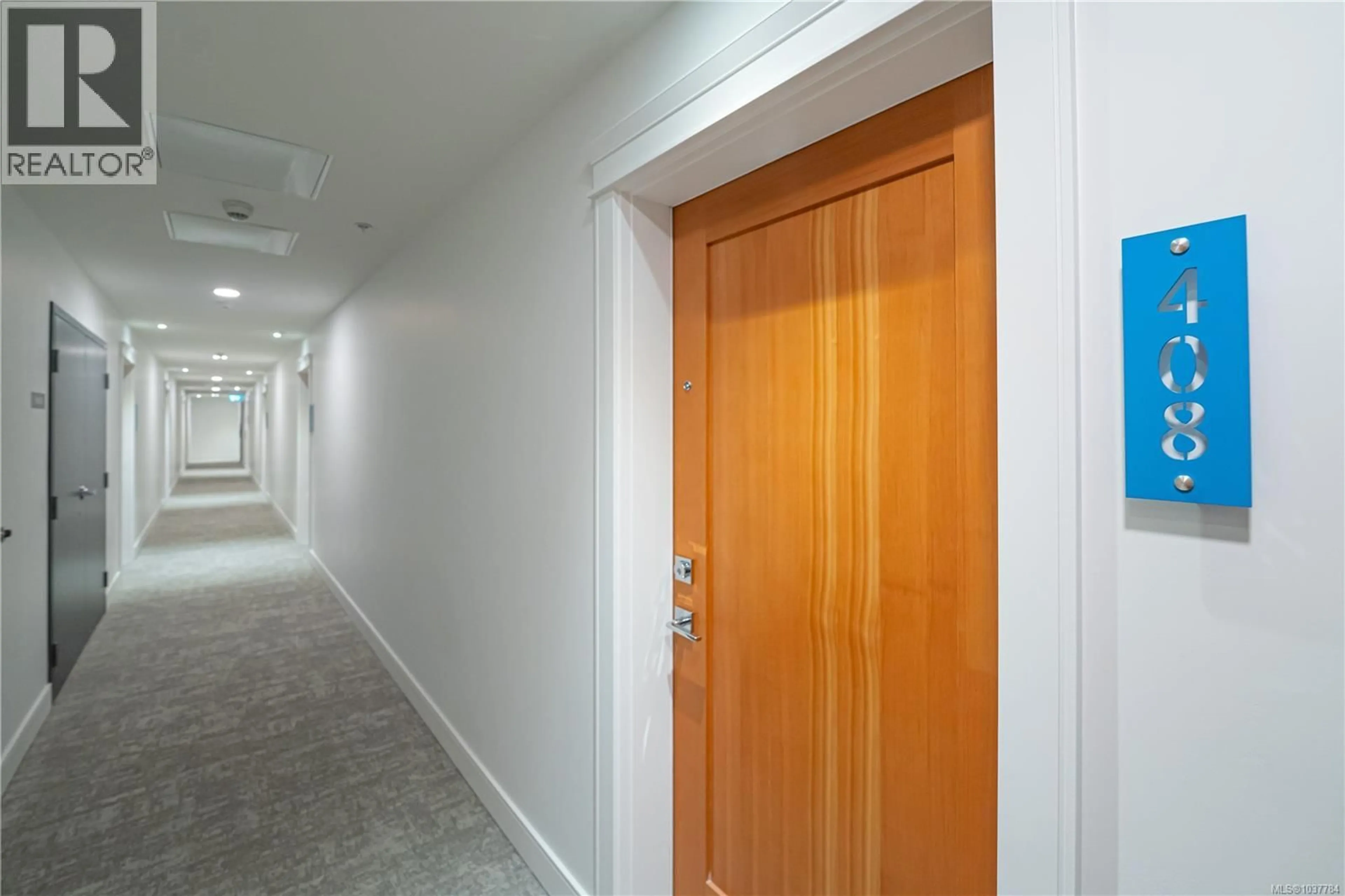 Indoor foyer for 408 - 916 LYALL STREET, Esquimalt British Columbia V9A5E6