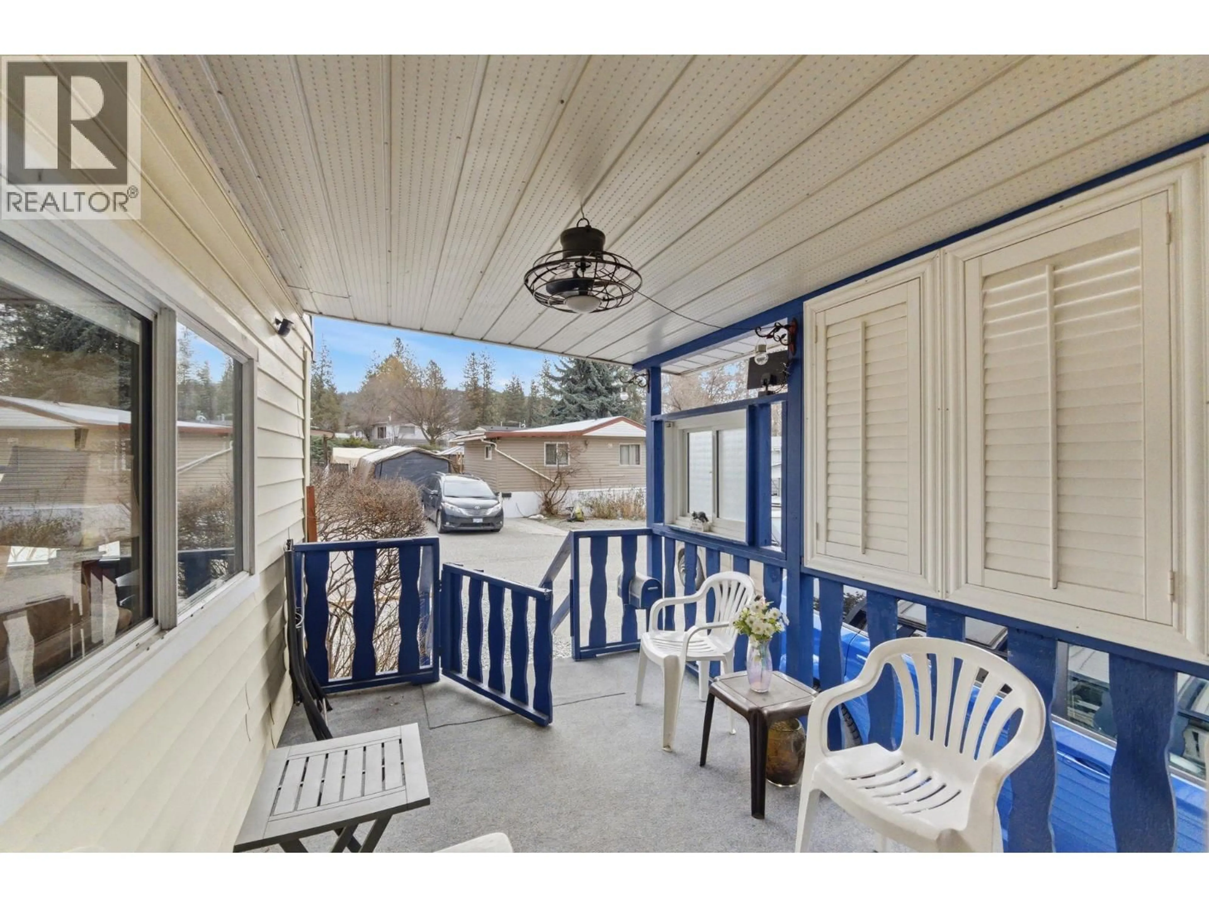 Patio, street for 197 - 1999 97 HIGHWAY SOUTH, Kelowna British Columbia V1Z1B2