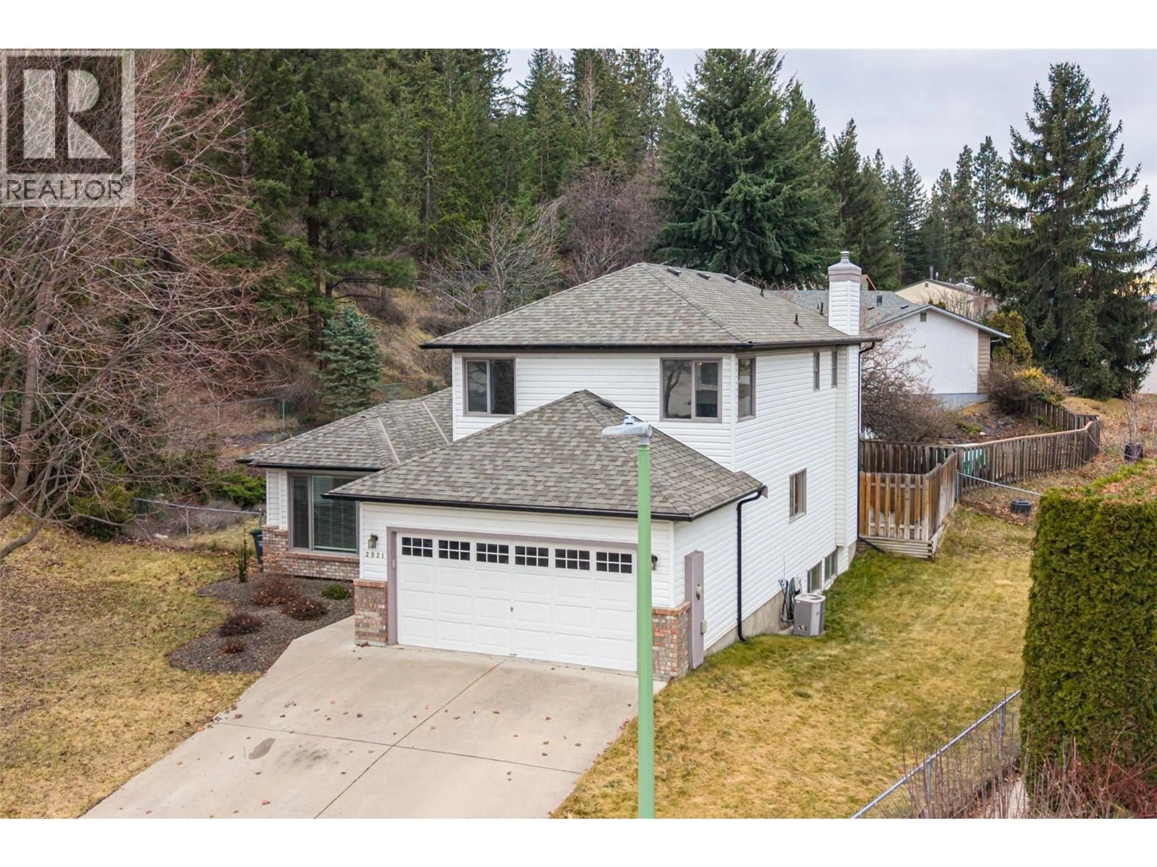 A pic from outside/outdoor area/front of a property/back of a property/a pic from drone, street for 2921 FIELDSTONE COURT, West Kelowna British Columbia V4T1S9