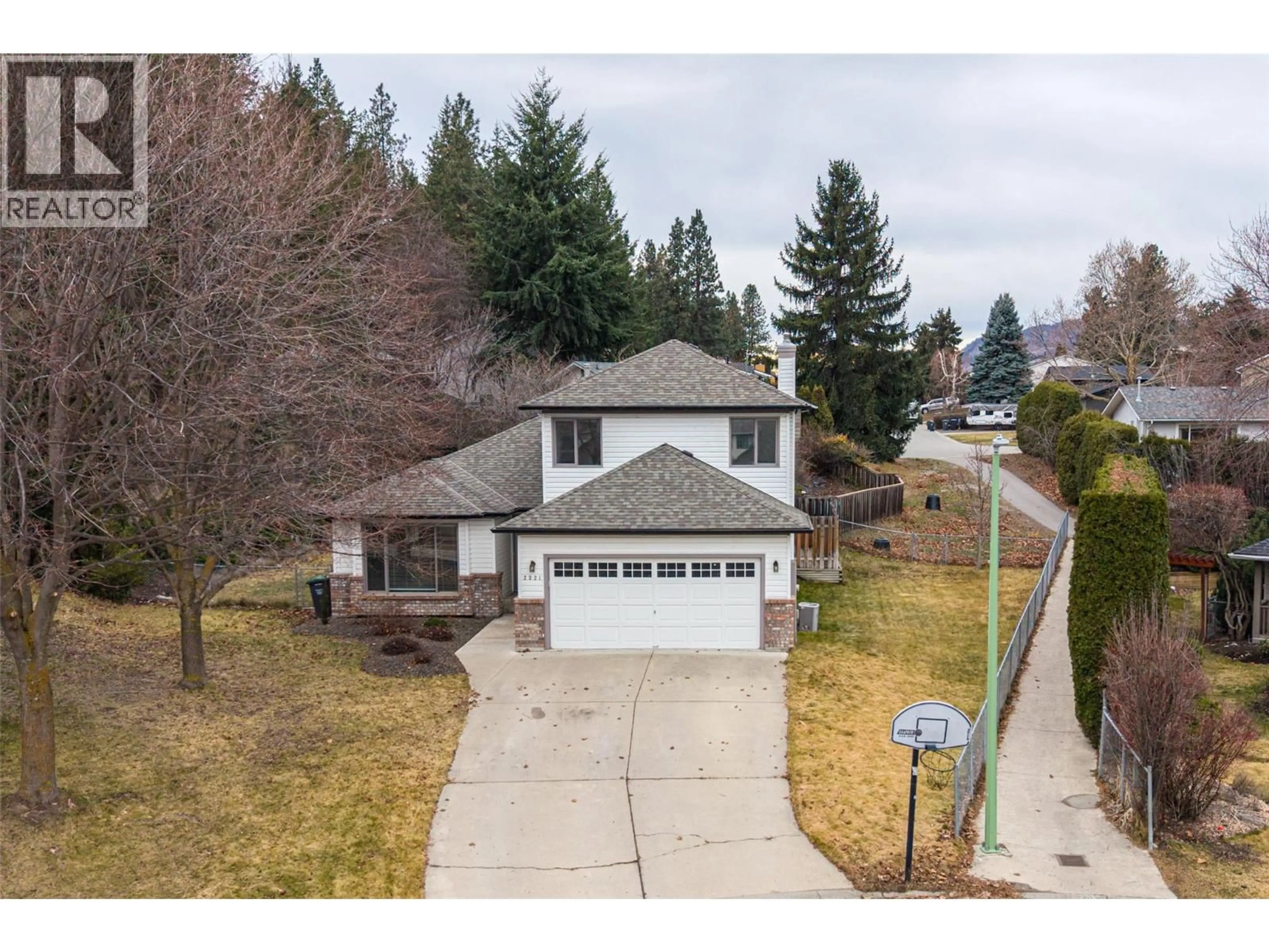 A pic from outside/outdoor area/front of a property/back of a property/a pic from drone, street for 2921 FIELDSTONE COURT, West Kelowna British Columbia V4T1S9
