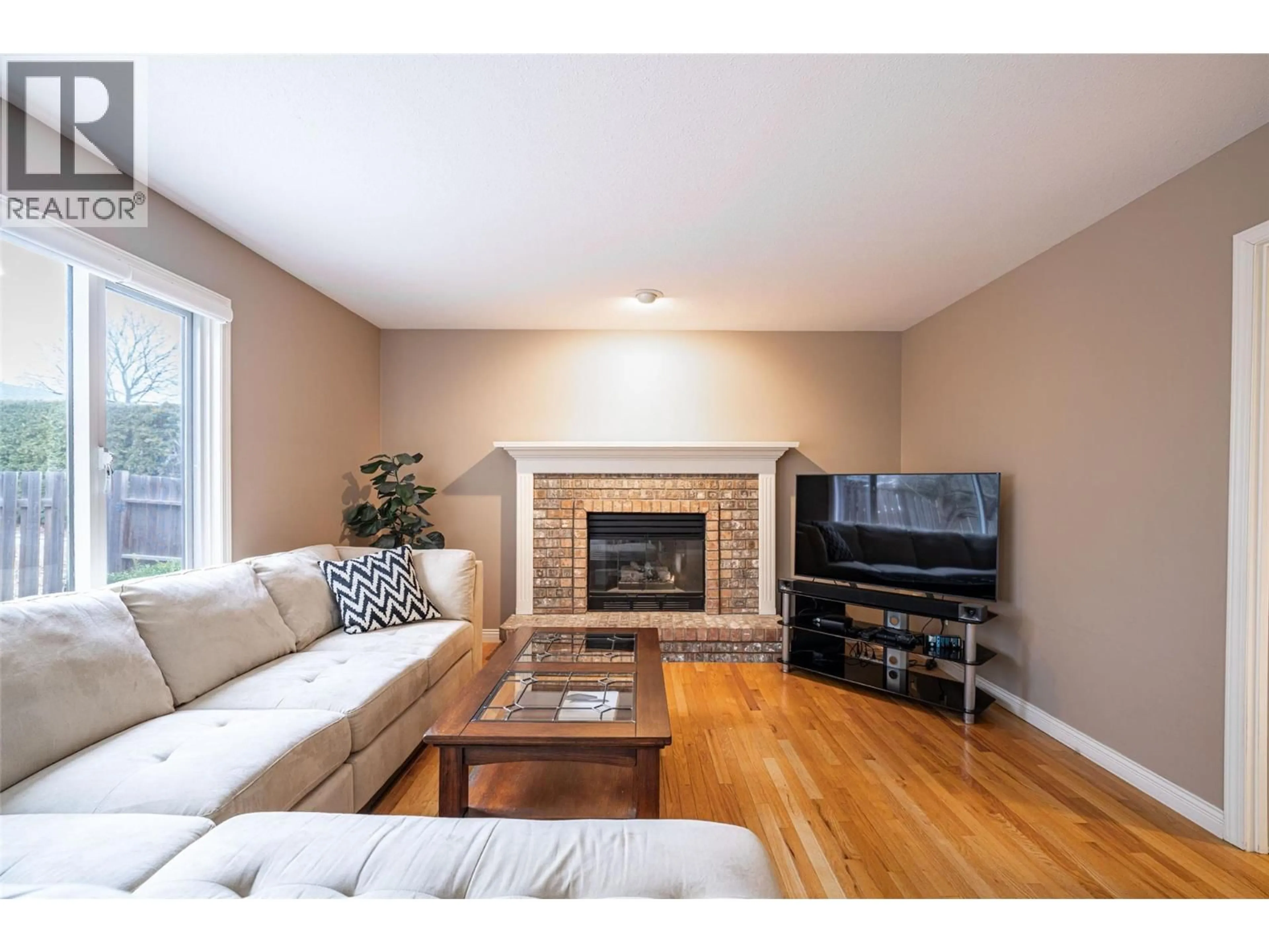 Living room with furniture, wood/laminate floor for 2921 FIELDSTONE COURT, West Kelowna British Columbia V4T1S9