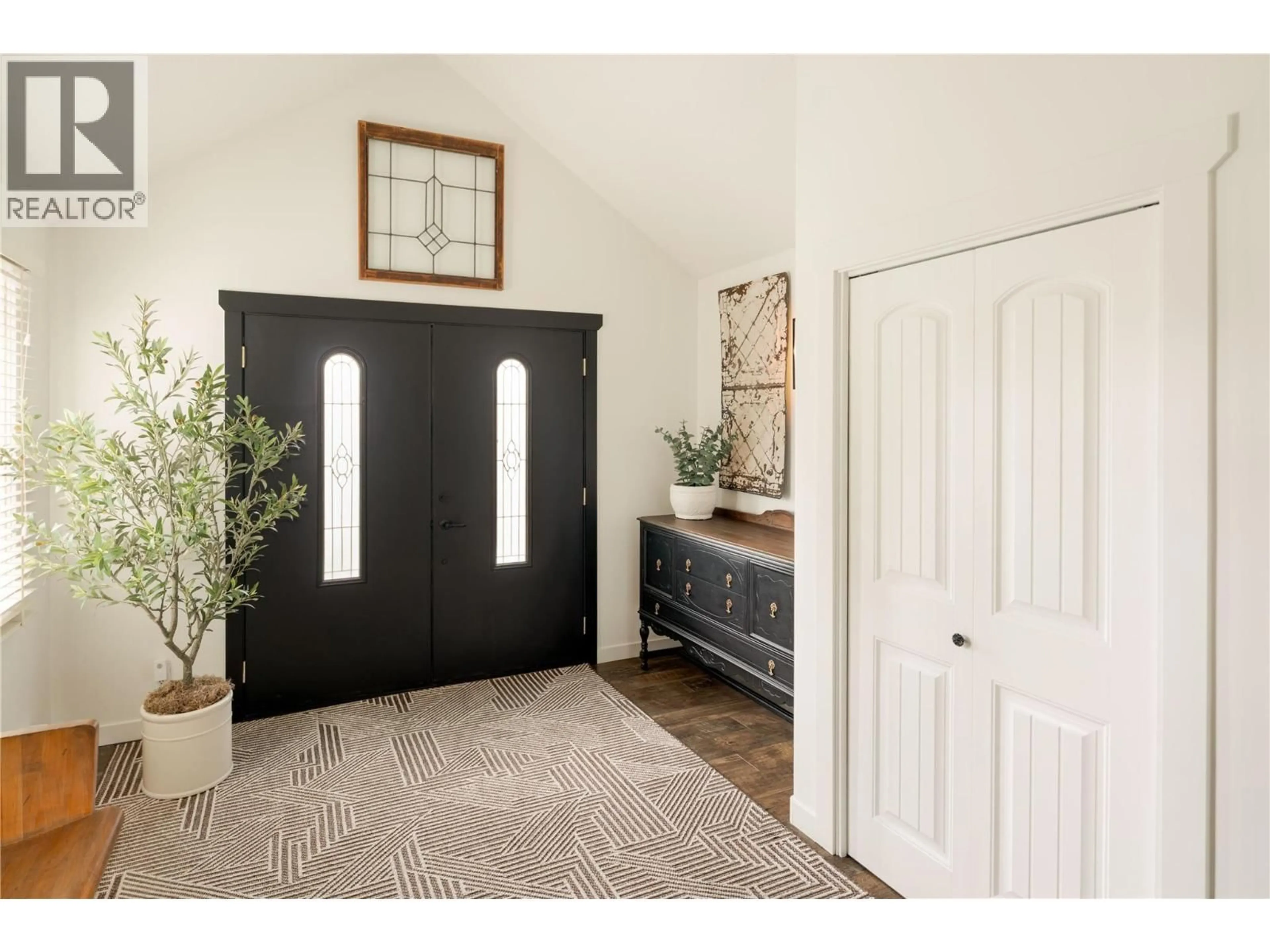 Indoor entryway for 475 COLLETT ROAD, Kelowna British Columbia V1W1K8